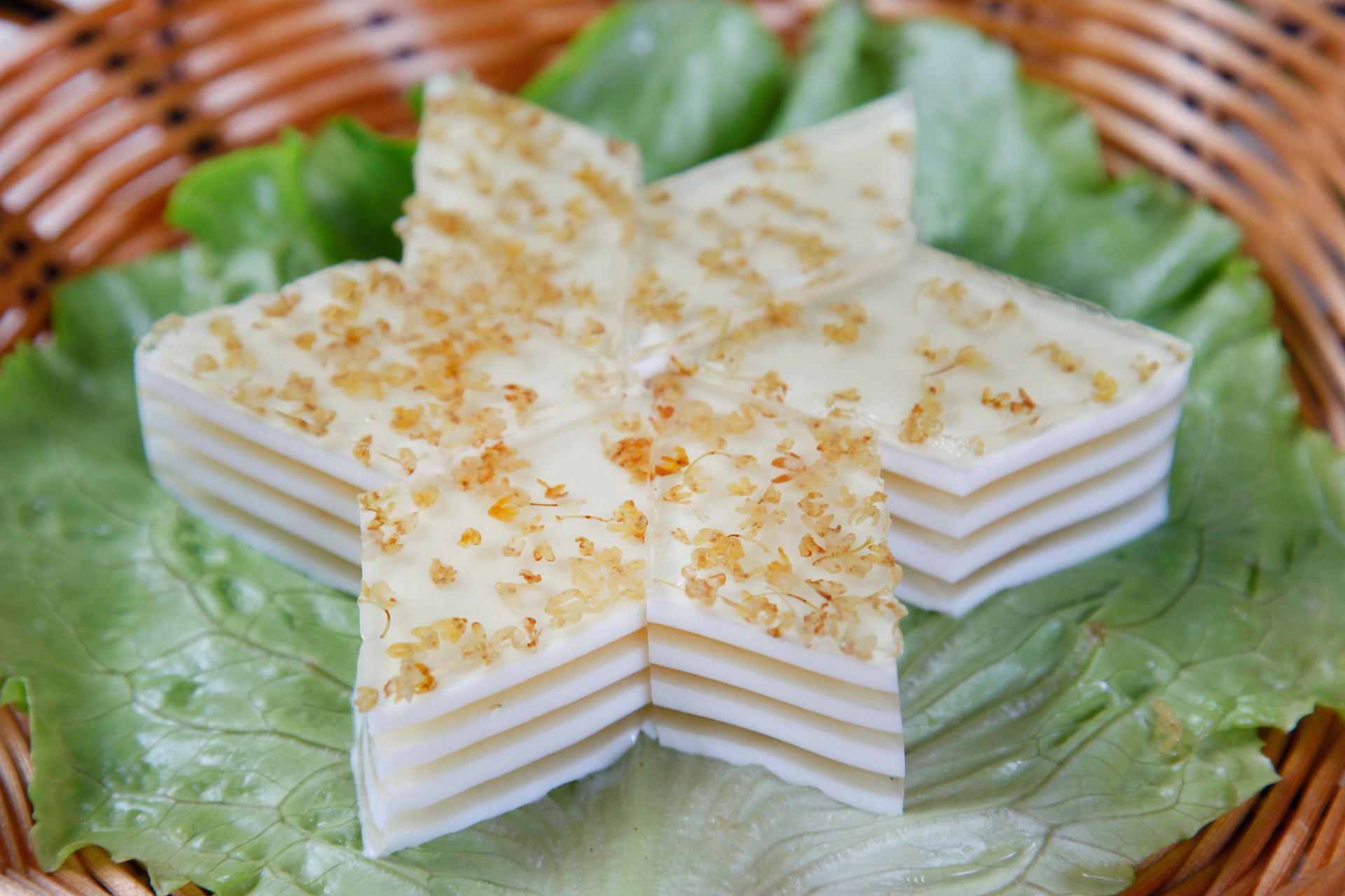 最近,我听说有一种叫做桂花糕的传统糕点,它有着悠久的历史和独特的