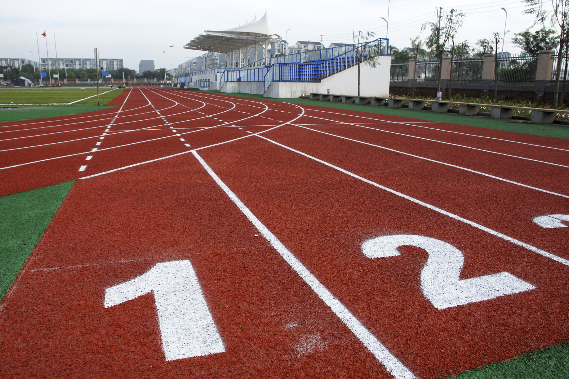 塑胶跑道# #塑胶地板# #pvc塑胶地板# epdm塑胶跑道是一种由三元乙 