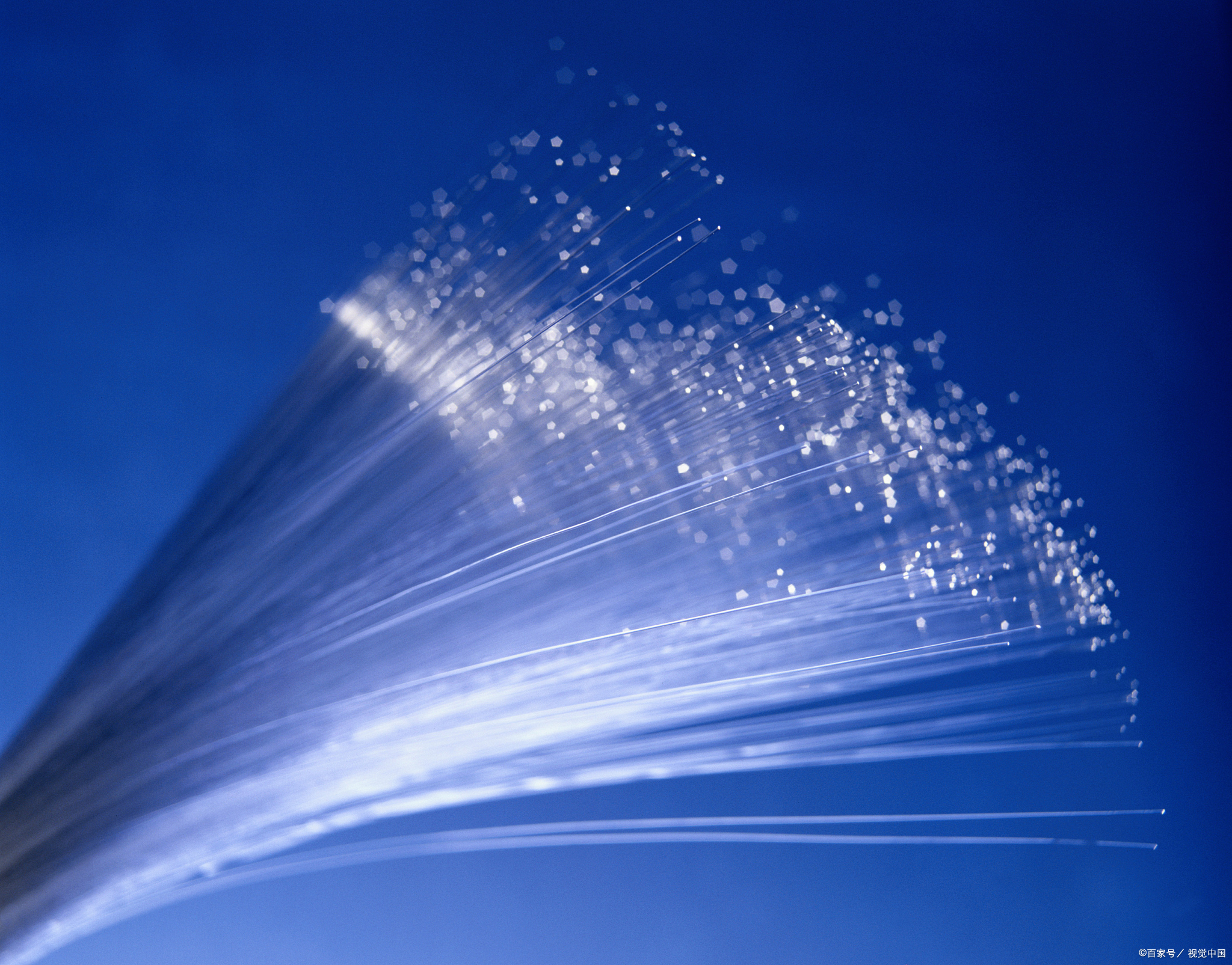 "冰光纤"问世,柔软且可高效导光