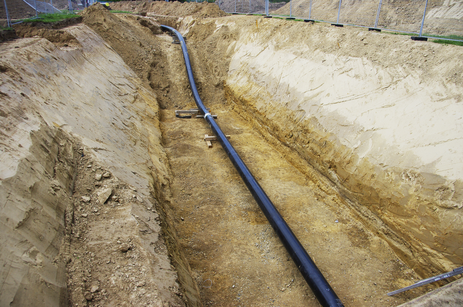 涉水管网包括自来水管网,污水管网,雨水管网,消防用水系统,重力排水