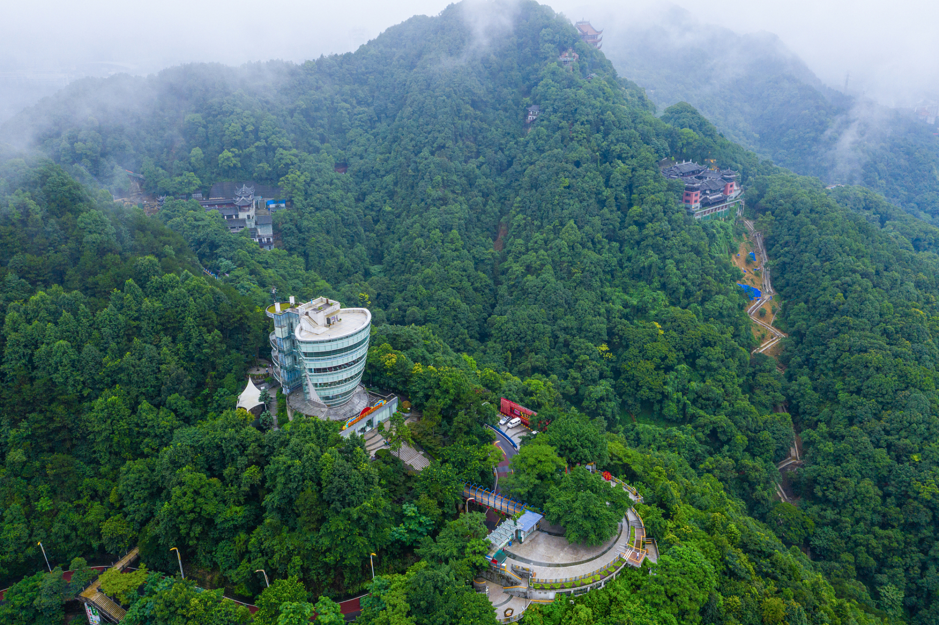 白云山国家森林公园,位于河南省洛阳市嵩县西南部伏牛山原始林区,总