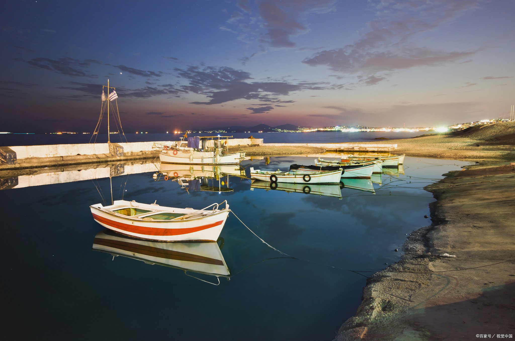 第一,凡是爱或者被爱,都有伤感的存在,苦痛夹杂自始至终,少有人从