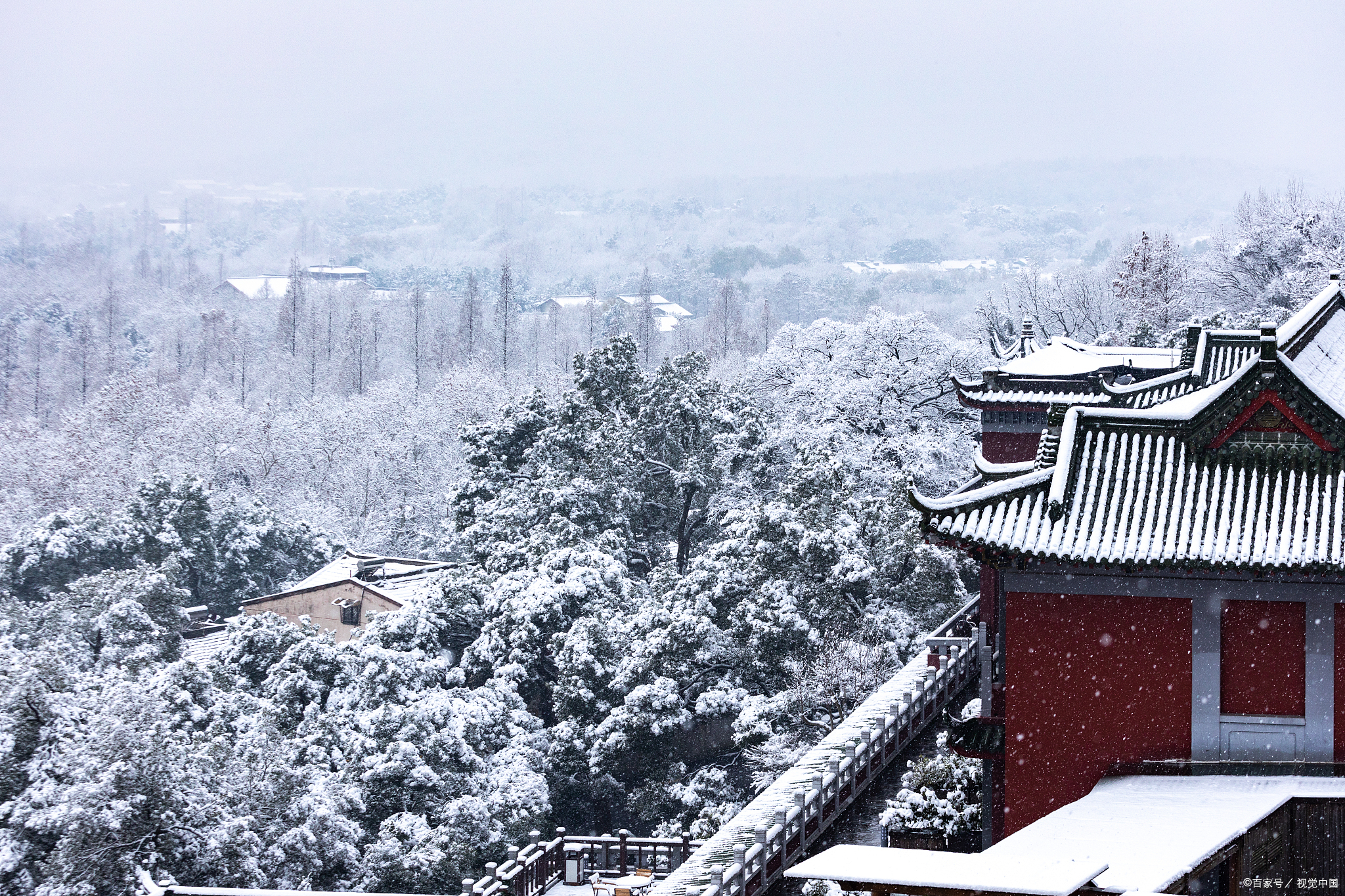 安吉龙王山雪景描写图片