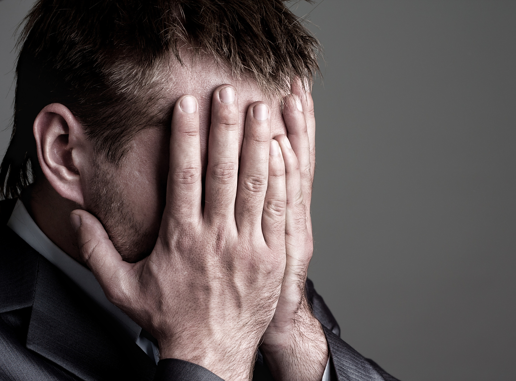 许多男人的通病:  1,没结婚想结婚;  2,结了婚想离婚;  3,老婆无能