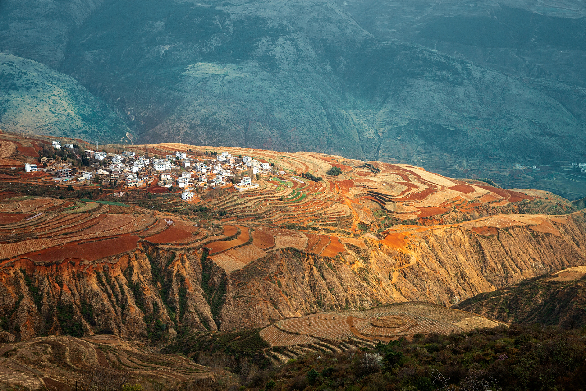 晒出今天的好天气# 7615来东川一定要来铜都街道办事,顺便去这条