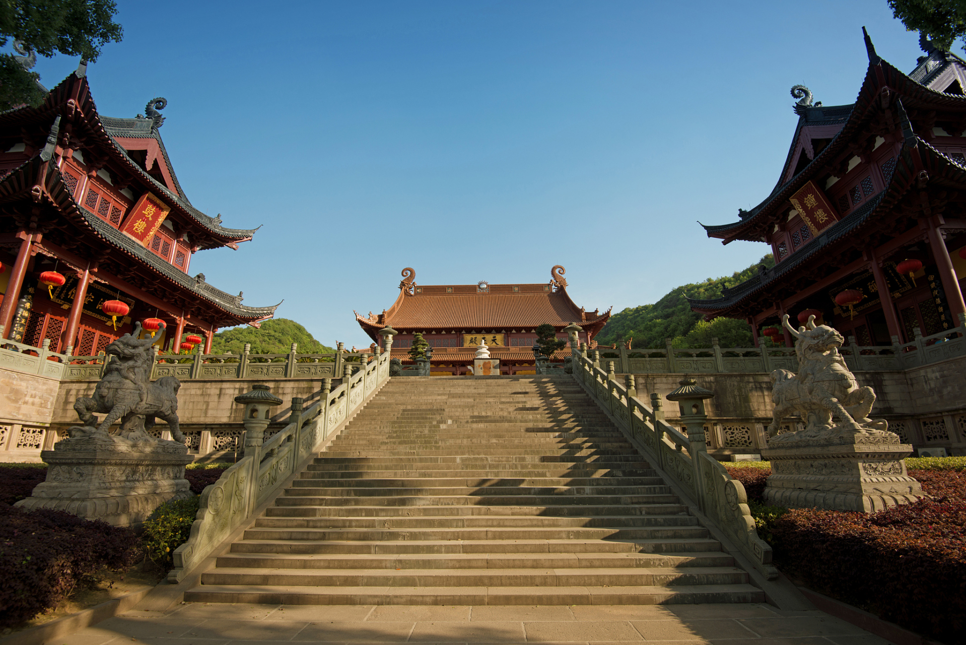 天竺寺,又名法喜寺,源远流长,是中国佛教重要圣地,更是杭州的一张名片