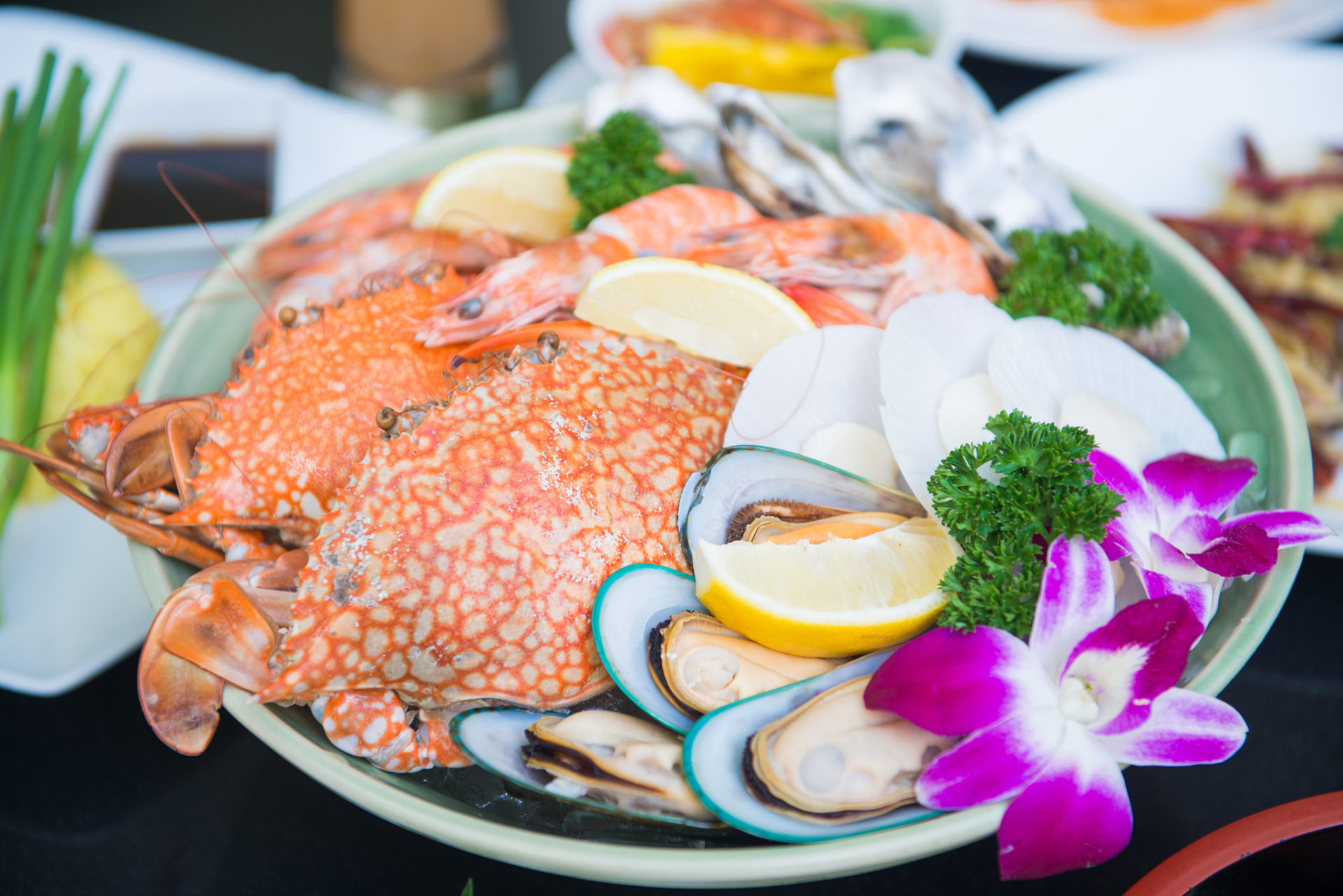 春游南澳岛,美食之旅,南澳岛的海鲜是不可错过的美食,新鲜的鱼虾蟹贝