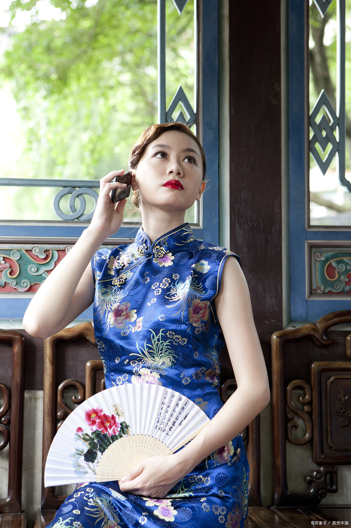 旗袍秀基本走姿和手姿技巧:让你成为优雅的旗袍秀者  旗袍是中国传统