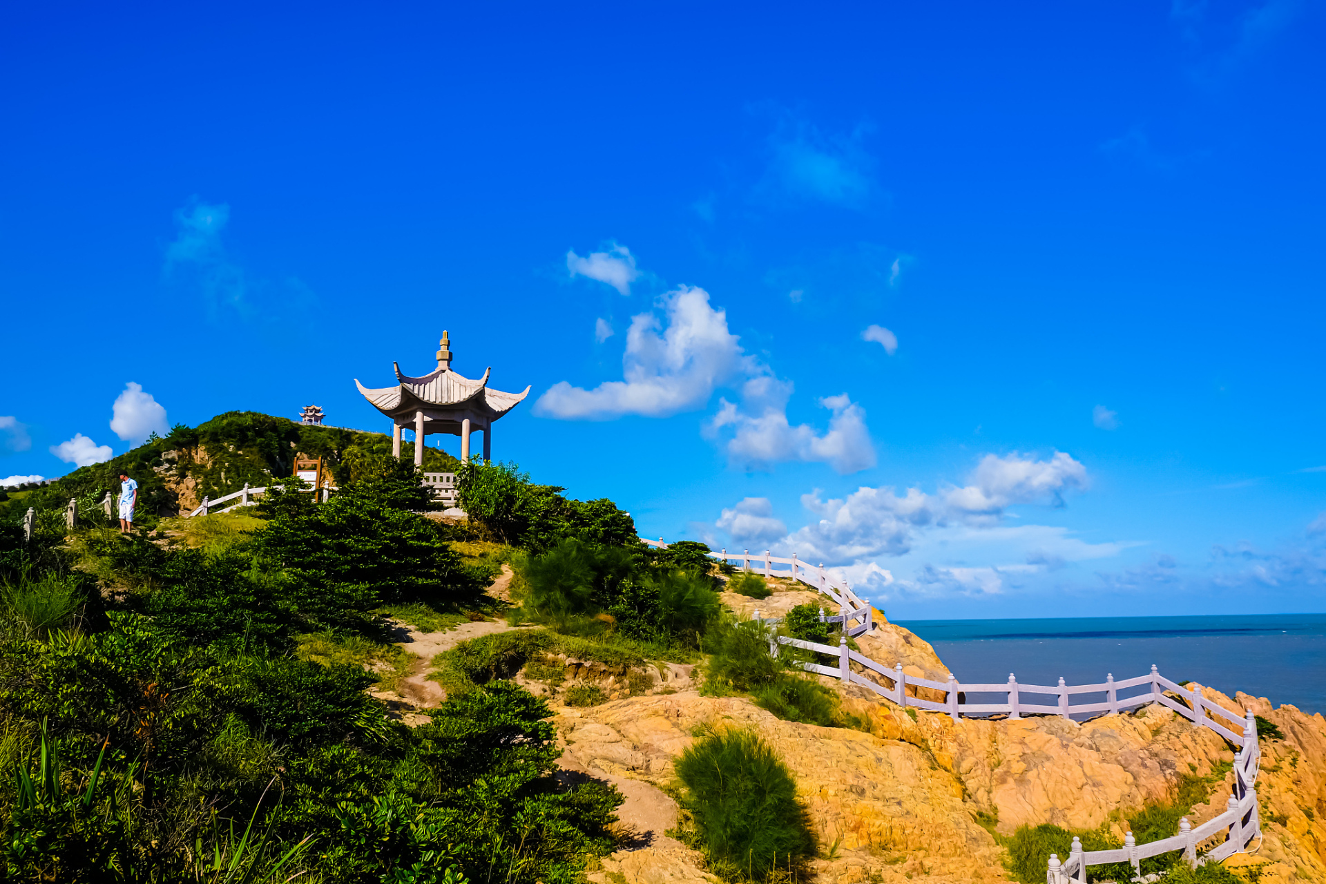 海上云台山是江苏连云港一处非常美丽的旅游景点,68被誉为"海内四大