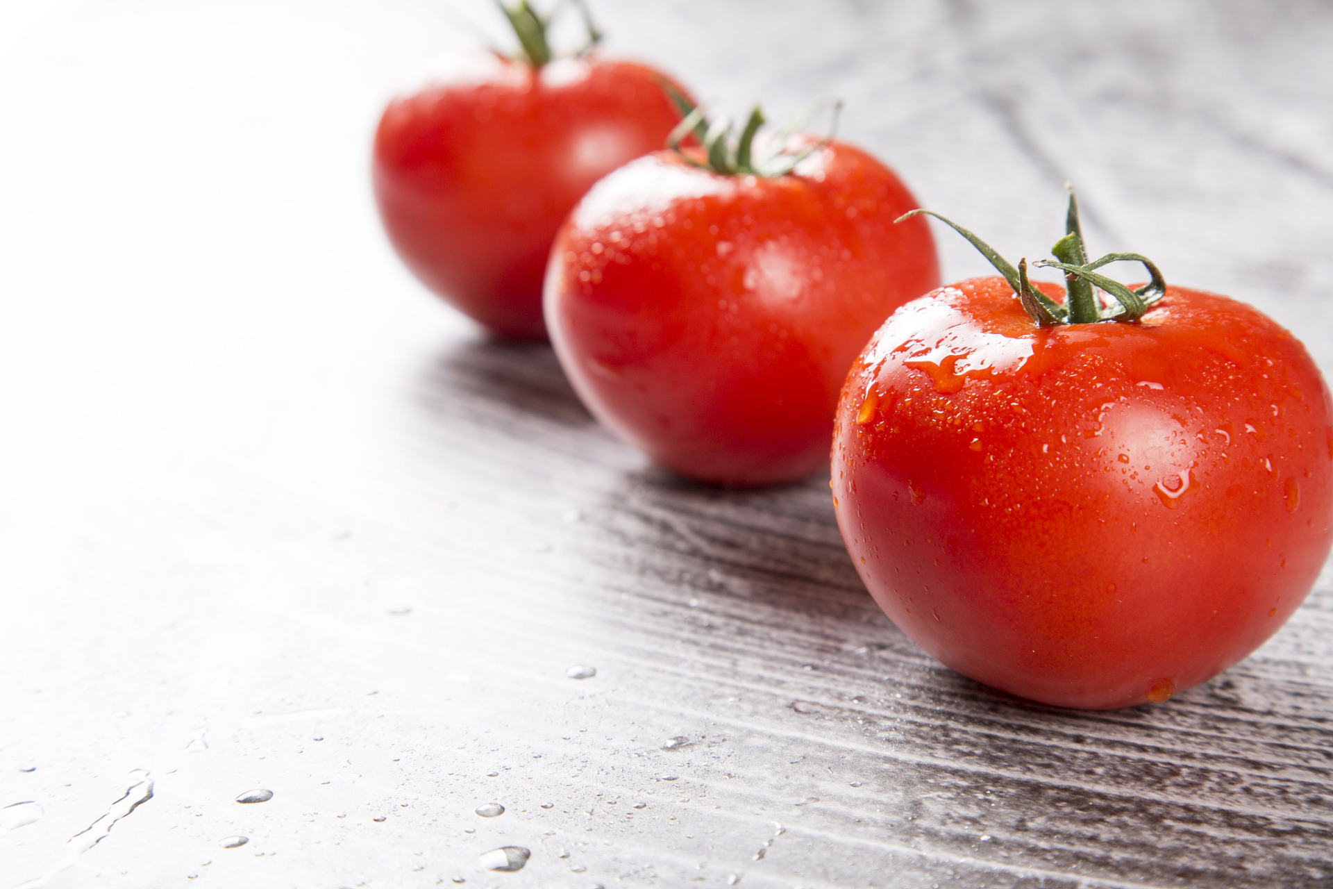 在巴西利亚,蓝莓和番茄的美食盛宴上演了一场对抗自由基的舞蹈.