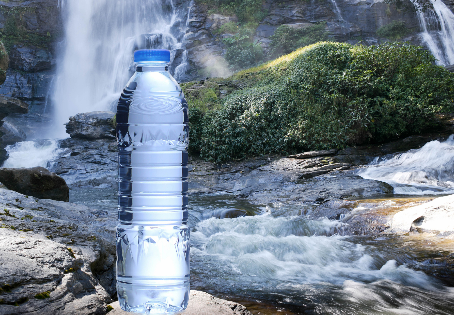 在高铁上花15元买了一瓶矿泉水,一看包装上写