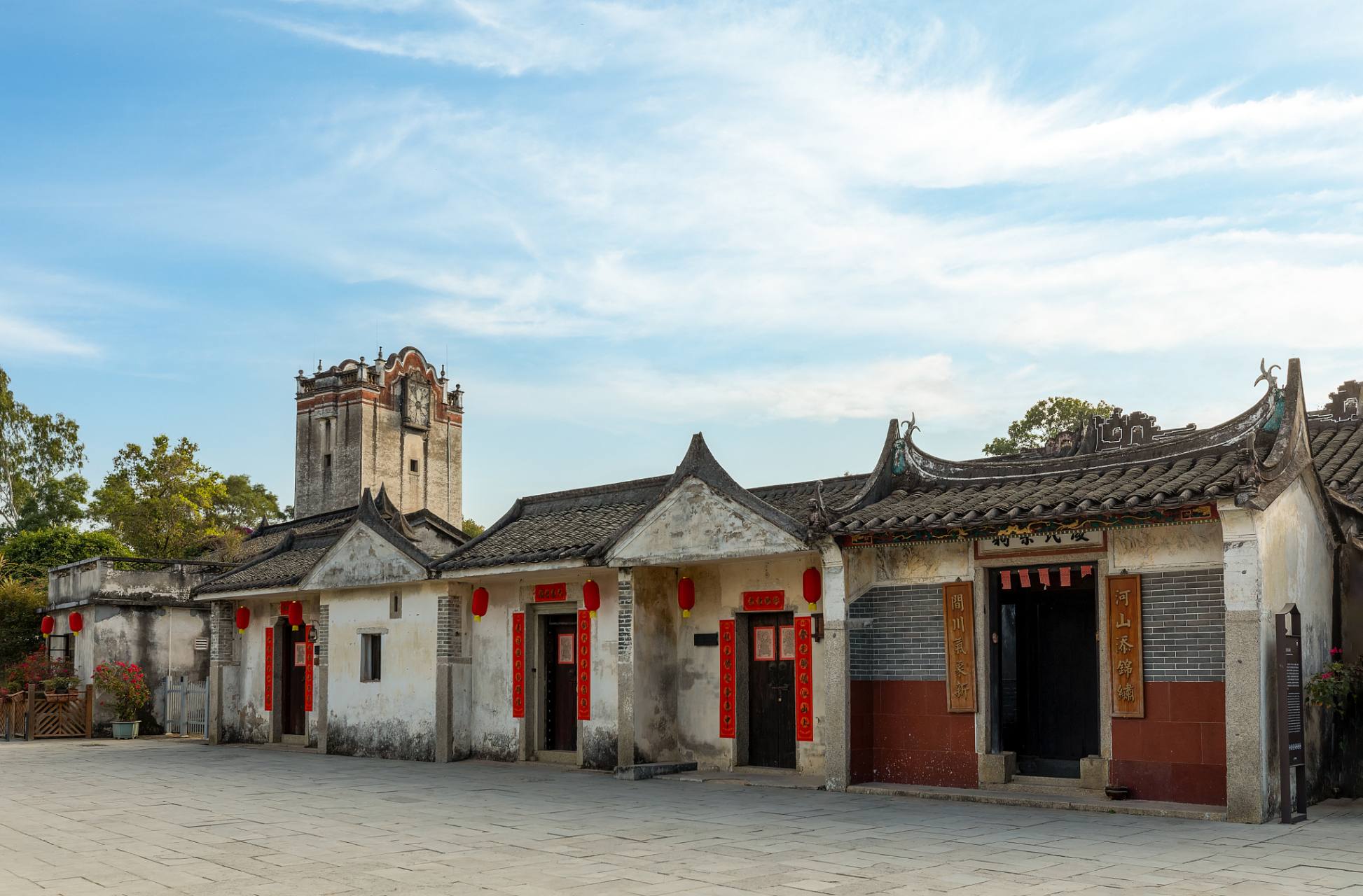是潮汕地区规模最大的近现代家族式建筑