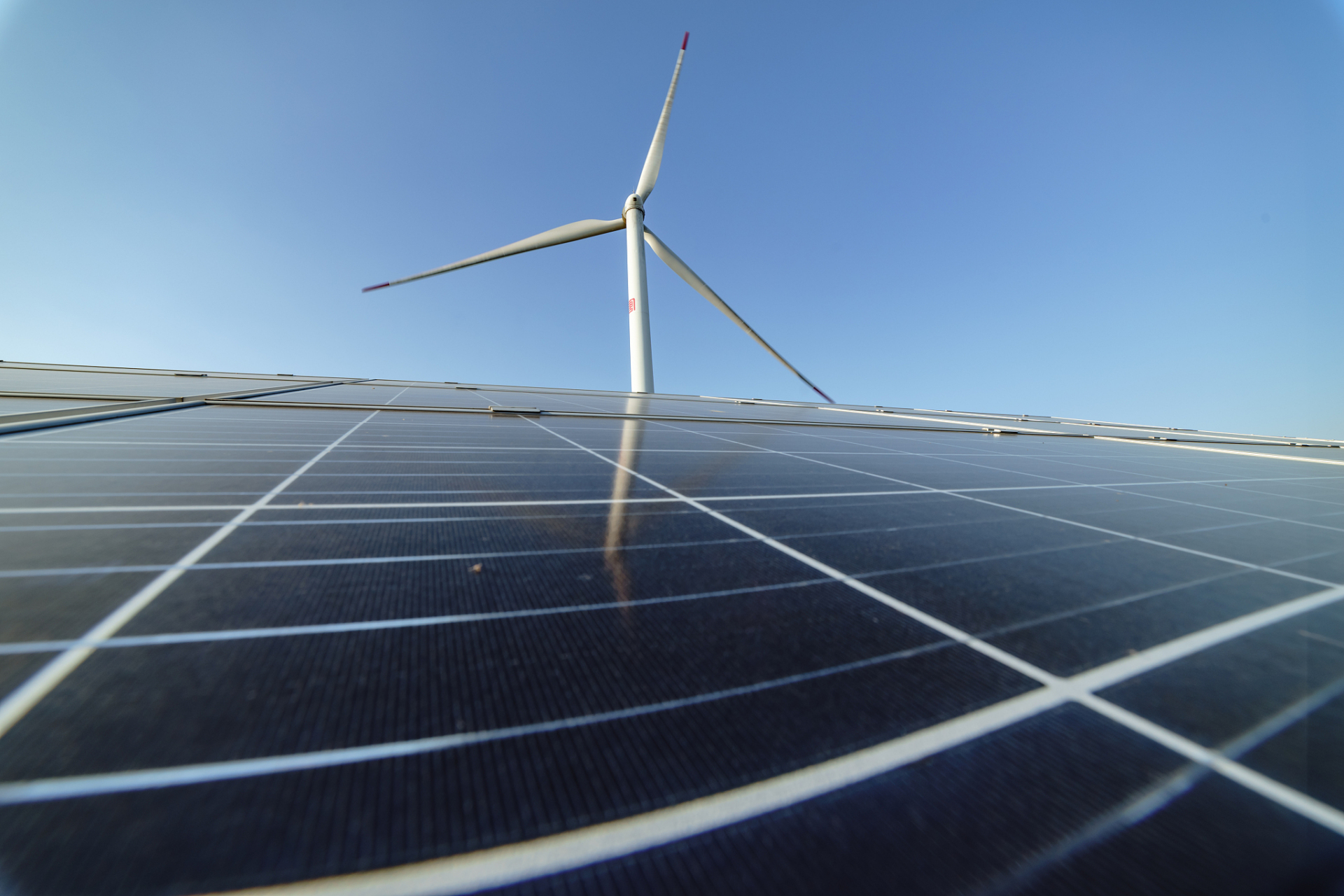 江苏电力交易中心发布了关于分散式风电和分布式光伏市场的注册及入市