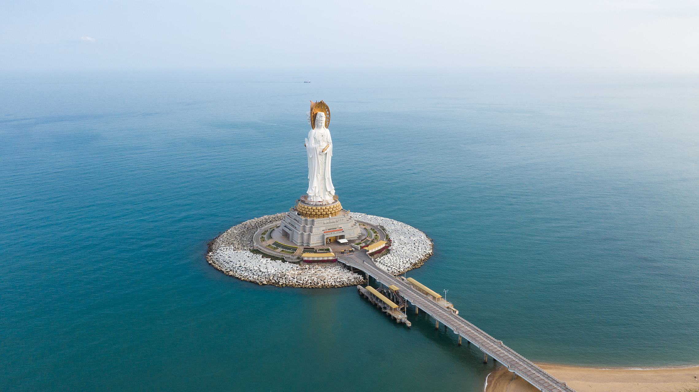 三亚必游!108米高的海南观音像壮观非凡,传统与现代科技完美融合.