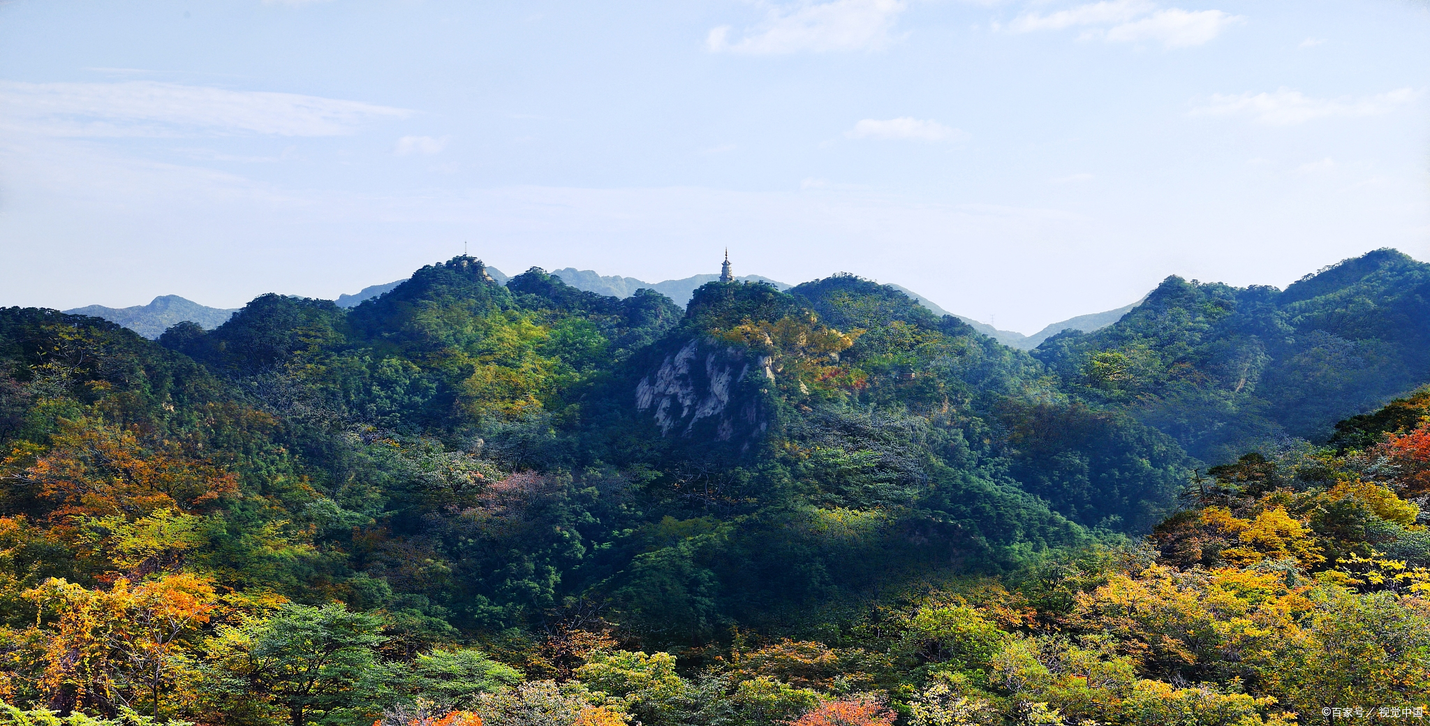 鸡冠山景区位于中国黑龙江省木兰县兴隆林业局沙河子,浓浓河林场施业