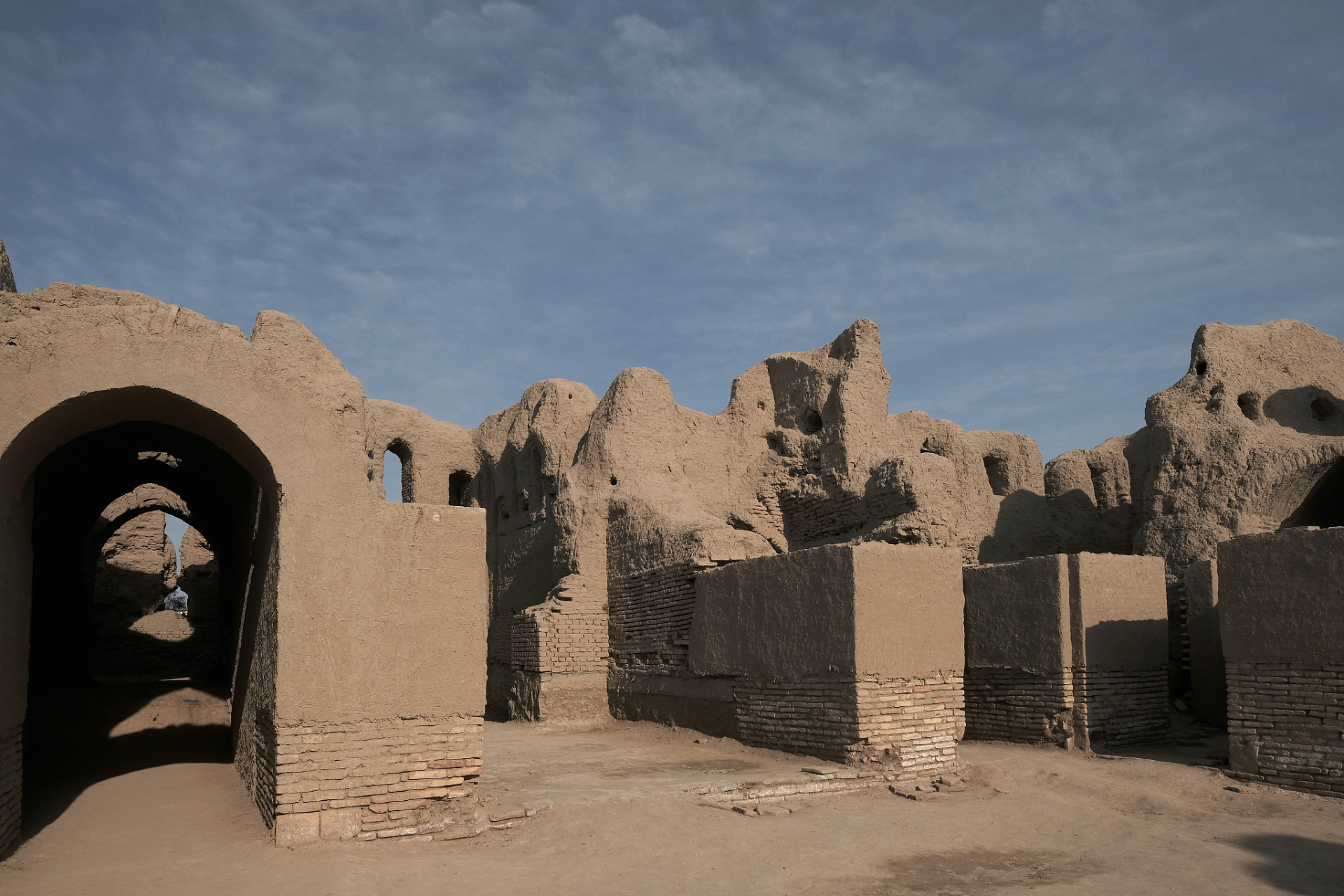 楼兰古城 #考古#  楼兰古城是位于今天中国新疆维吾尔自治区罗布泊