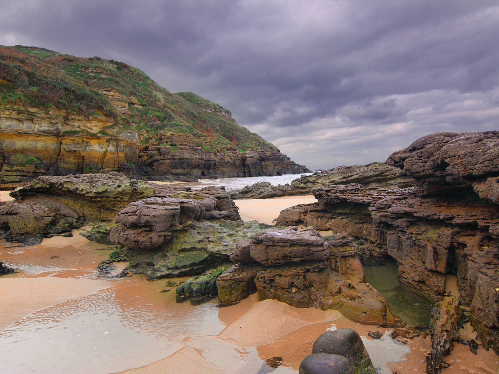 嬉行记# 三亚绚丽多彩的牛车湾,充盈着古老的传说与历史的痕迹.