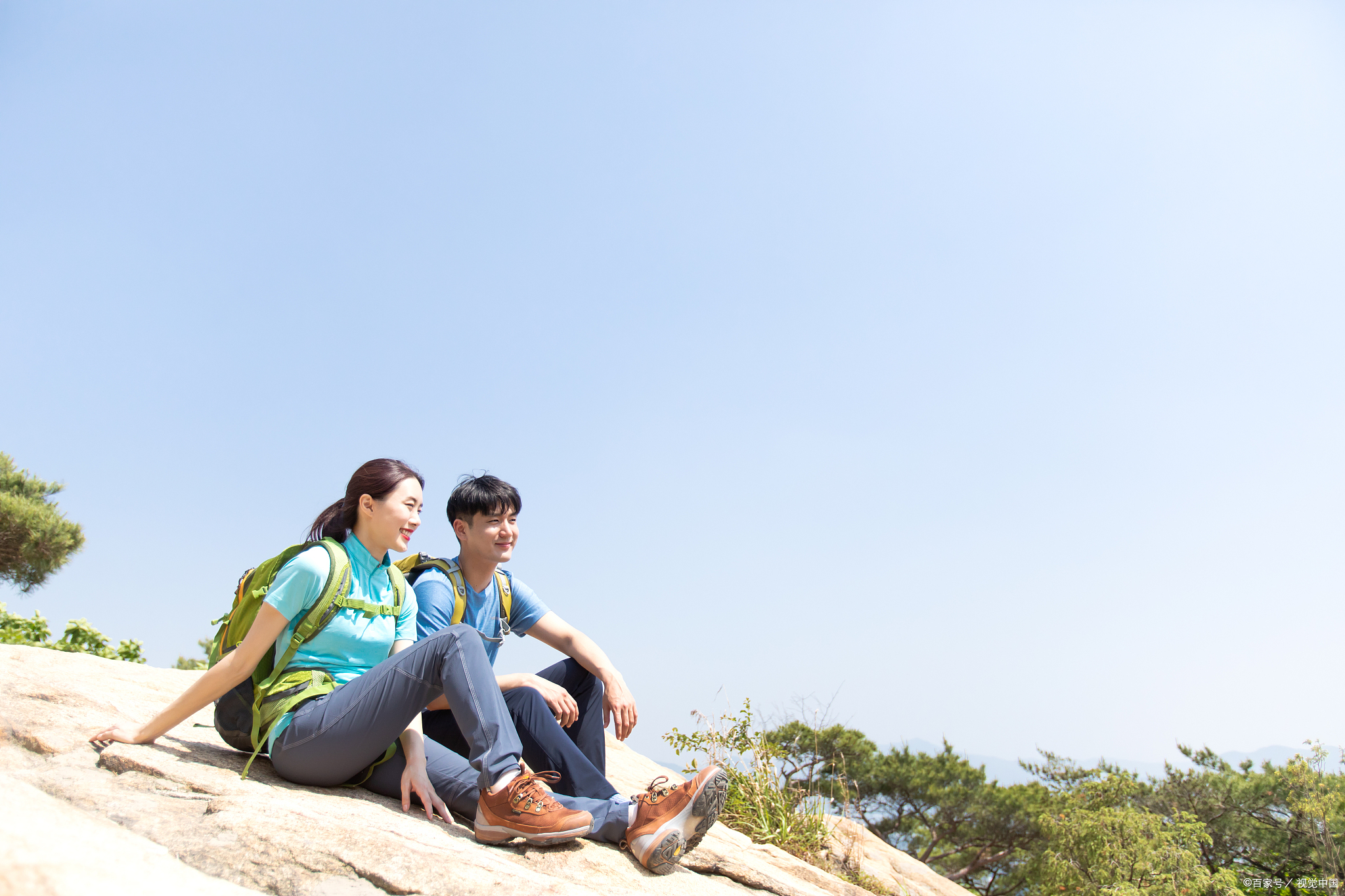 然后转头就带我出去旅游,每晚都跟我住一间房,在知道我怀孕后,他告诉