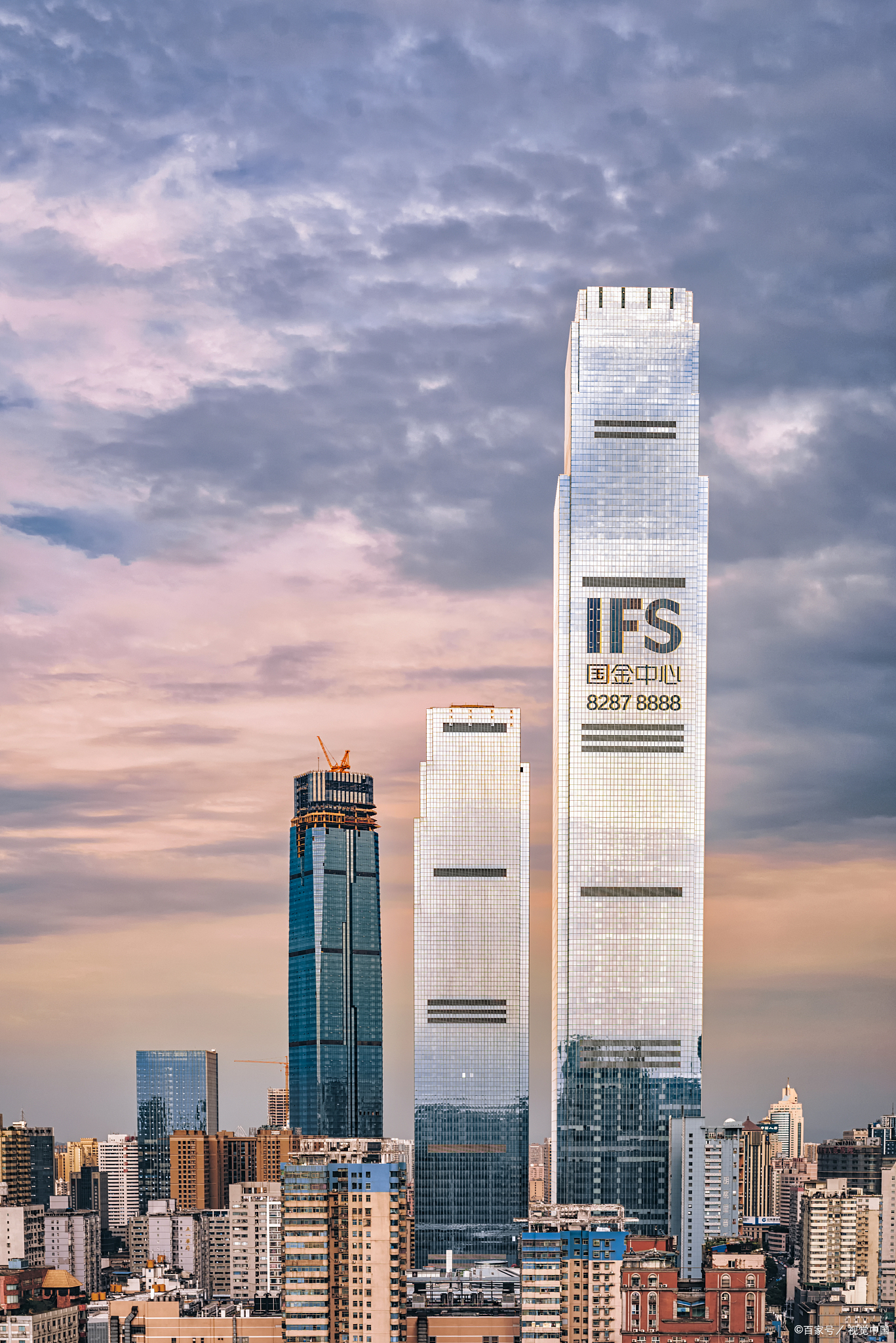 长沙的最高楼是国金中心ifs,其中最特别的是73楼的观景台,可以俯瞰