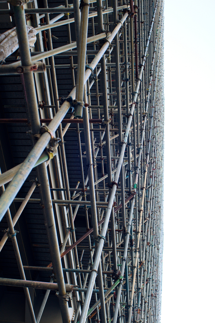 门式钢管脚手架搭设满堂脚手架安全技术交底内容: 1.