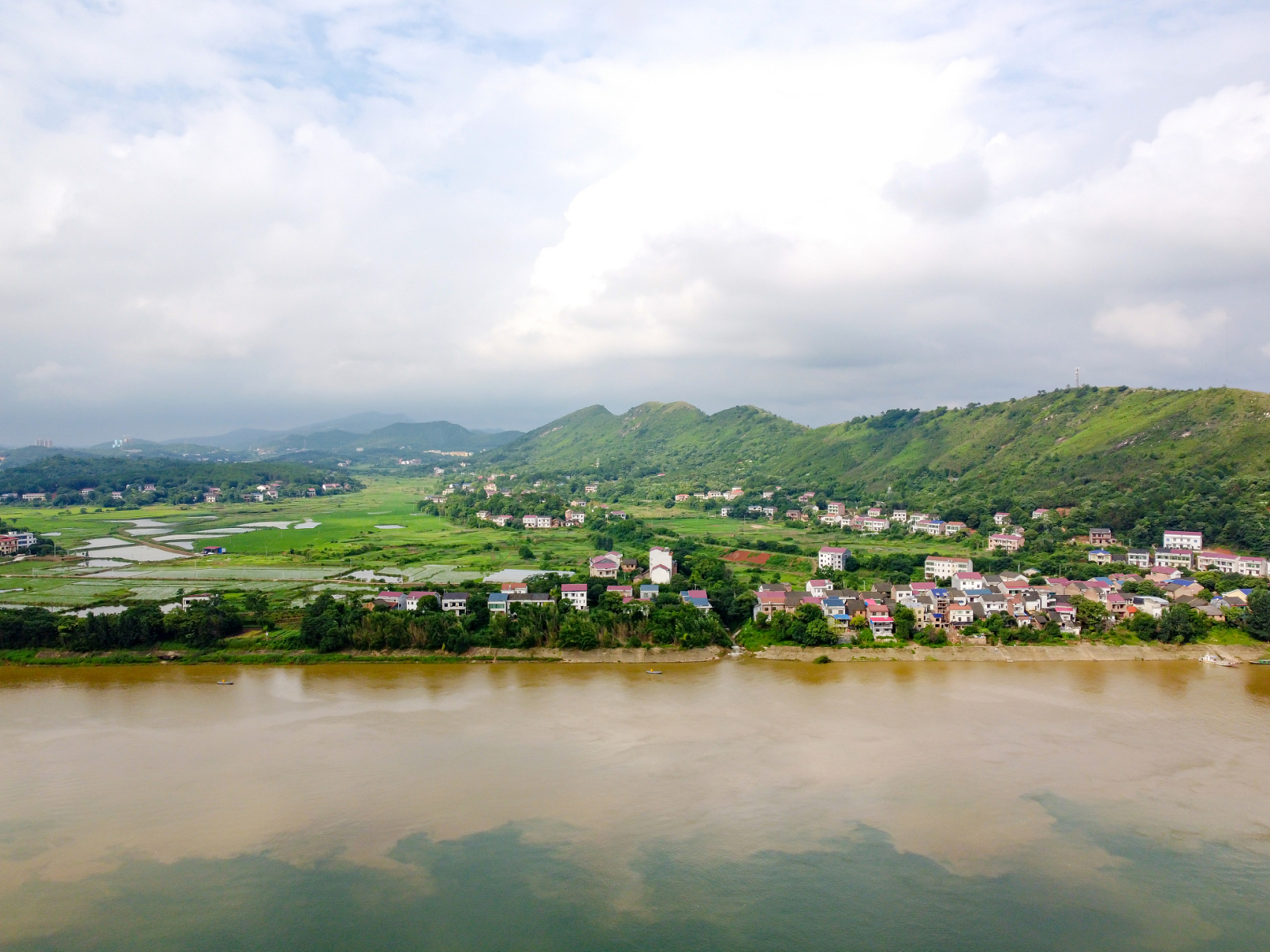 武宣县,又称仙城,隶属于广西来宾市,是来宾副中心城市,武宣县城是广西