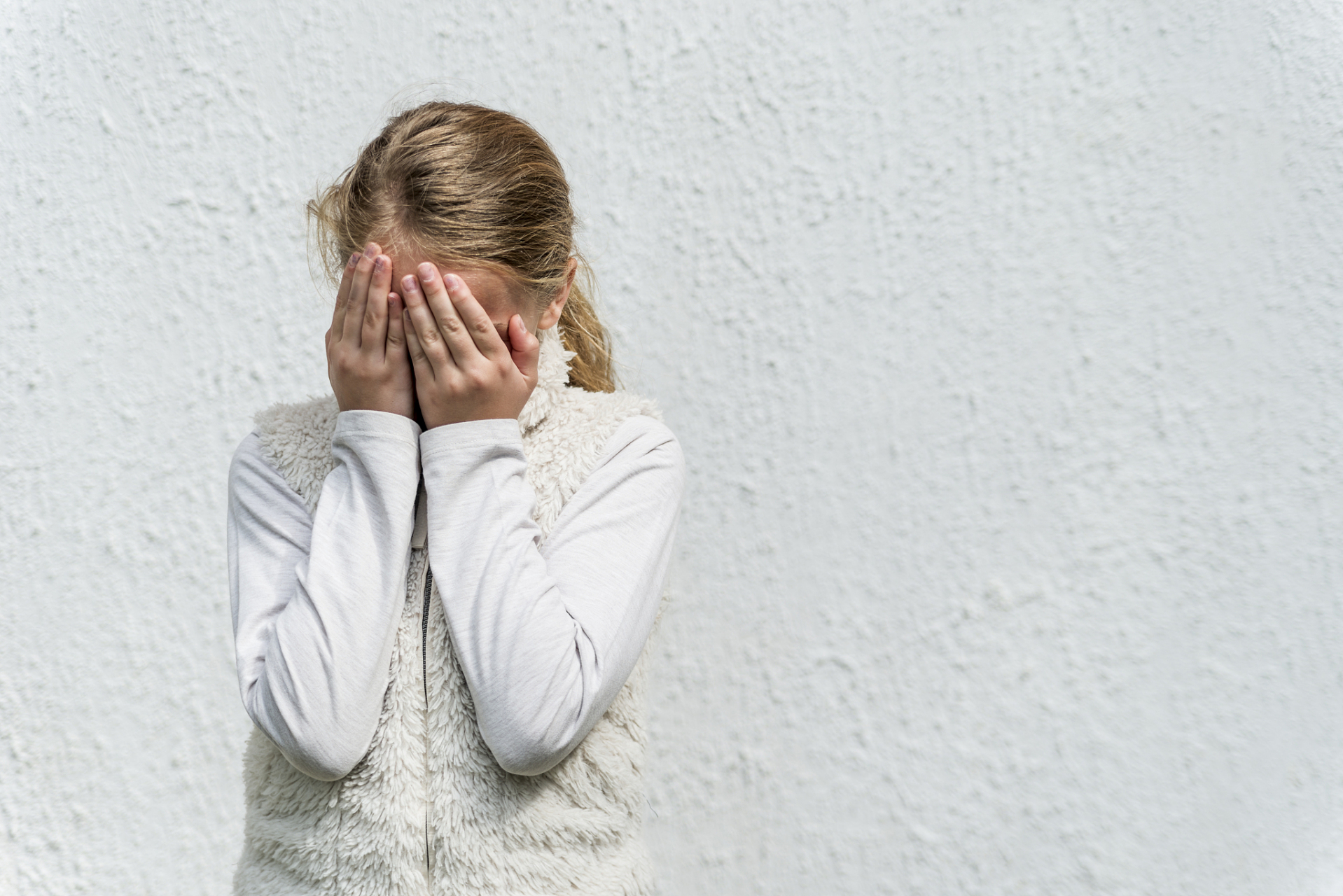 为什么抑郁症不受家长重视# 抑郁症:被忽视的儿童心灵战争  在当今