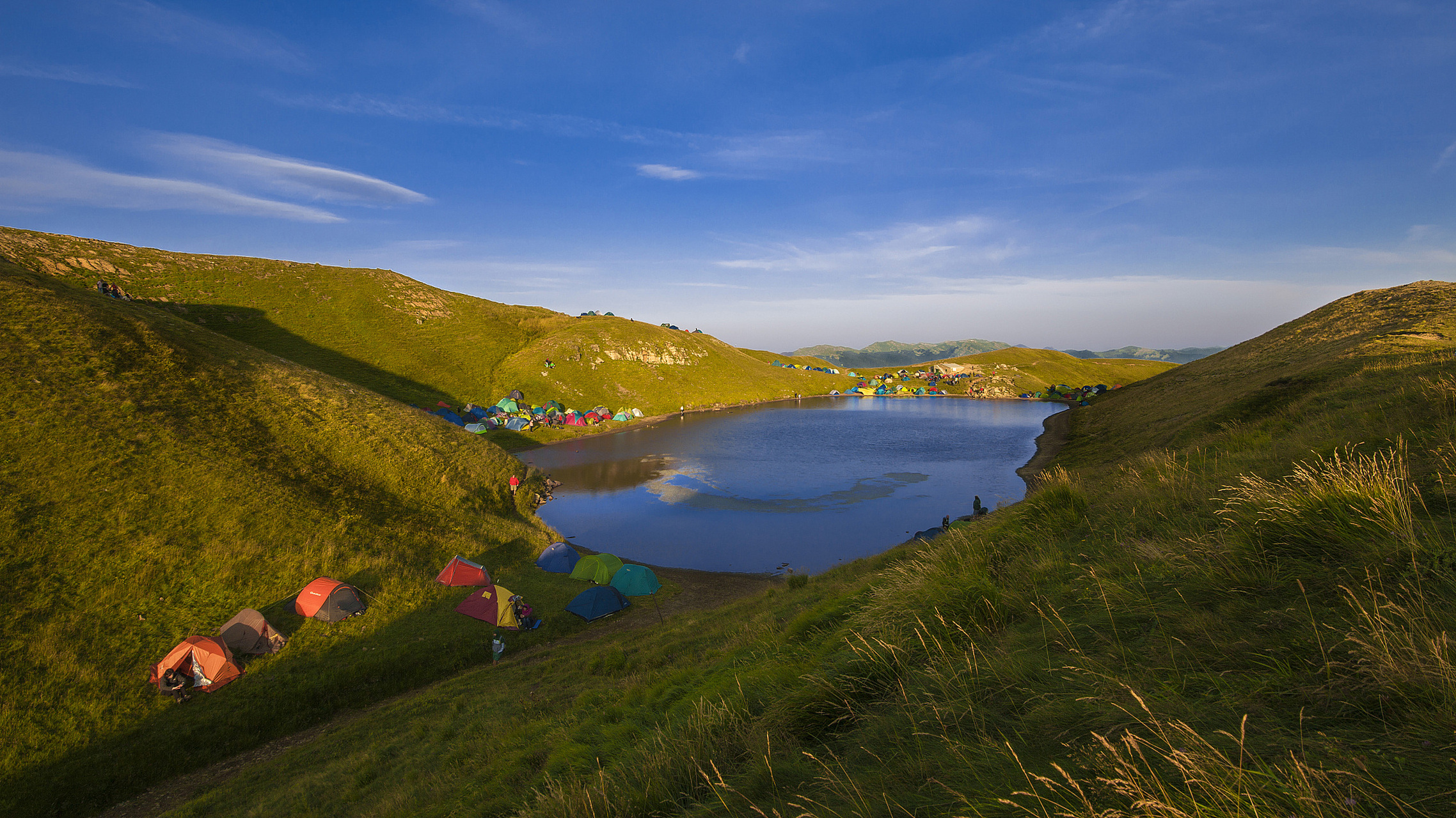 仰天湖草原风景旅游区位于南岭北麓骑田岭山系之巅中枢地段(湖南郴州