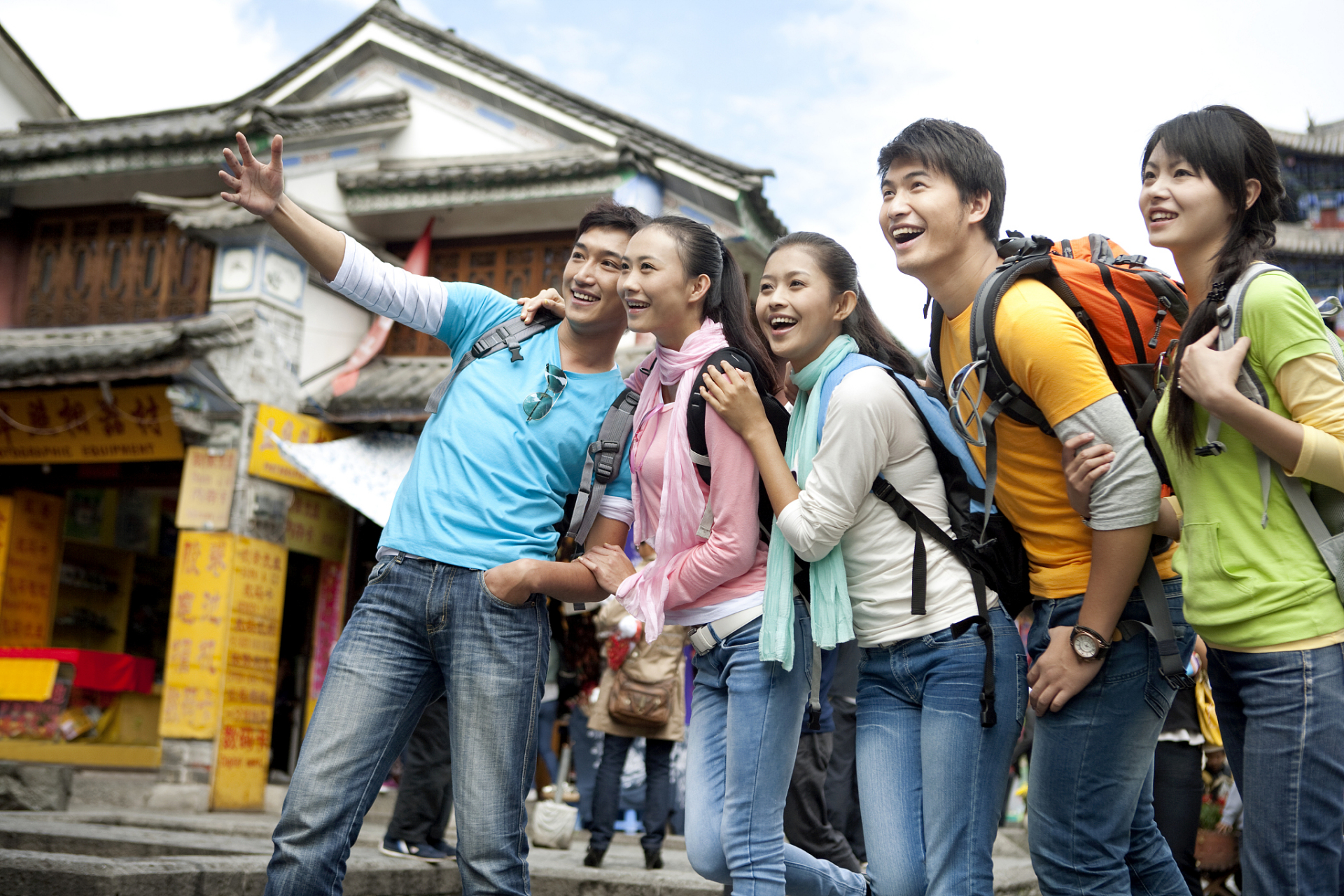 【旅游旺季将至 #兼职导游20万年薪仍招不到人#】3月即将迎来春游高峰