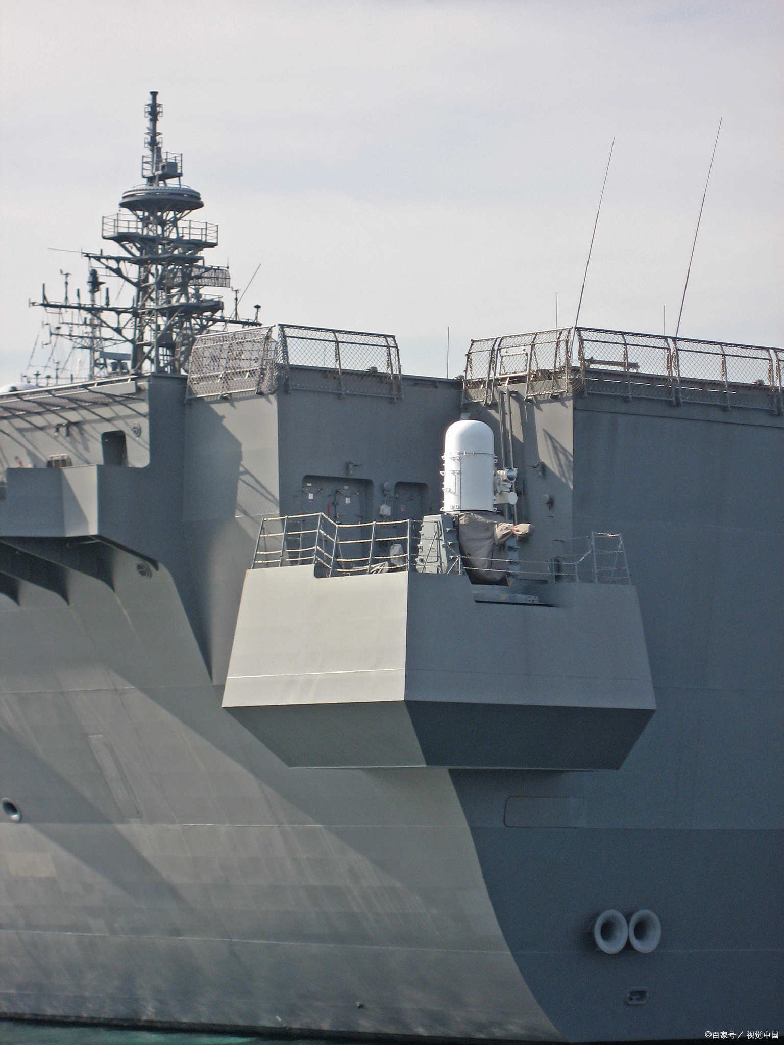 再过几年055就成牛夫人了,057型2万多吨,200大坑