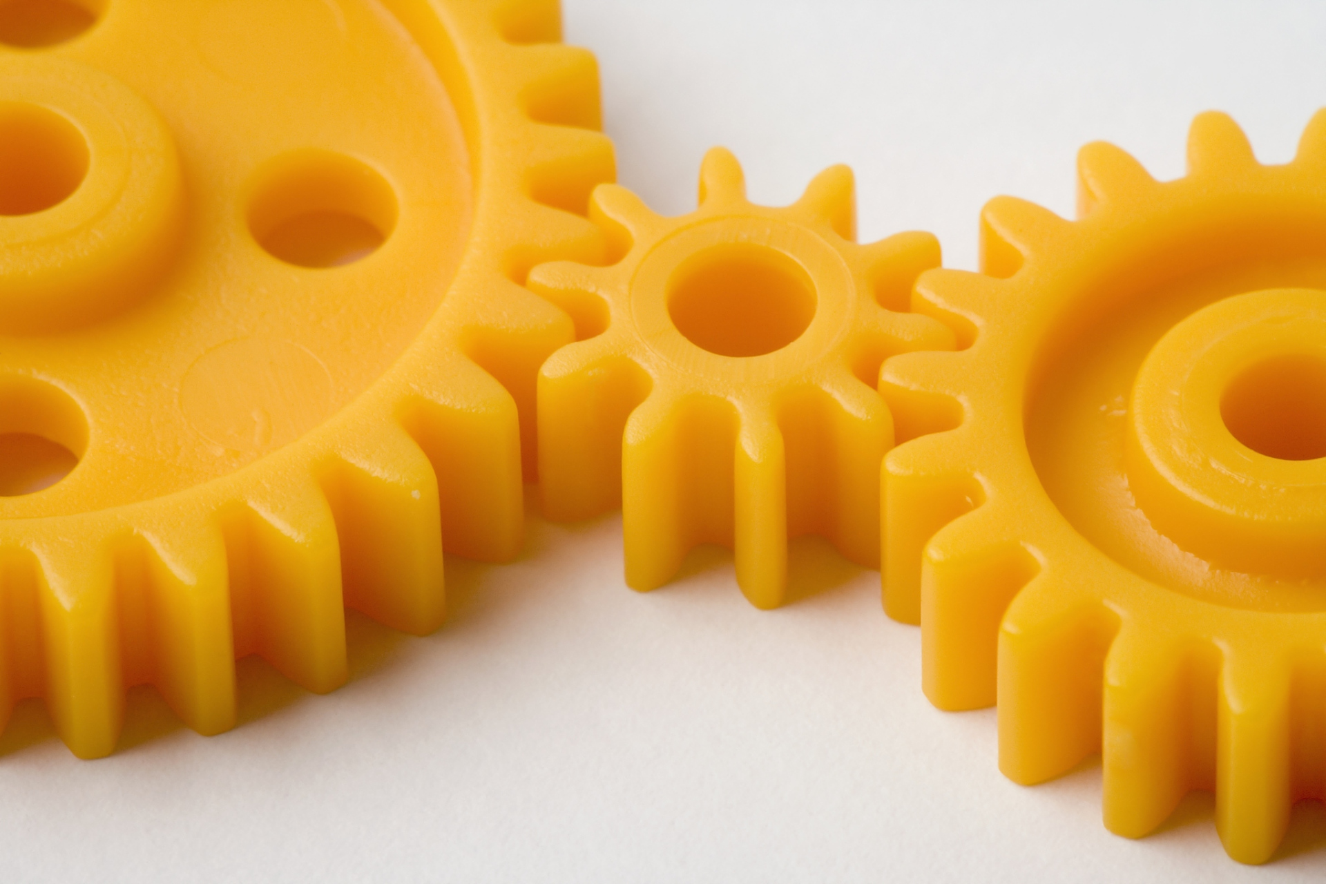 塑胶齿轮缺齿不良是制造和使用过程中的问题,原因包括材料不均匀,模具