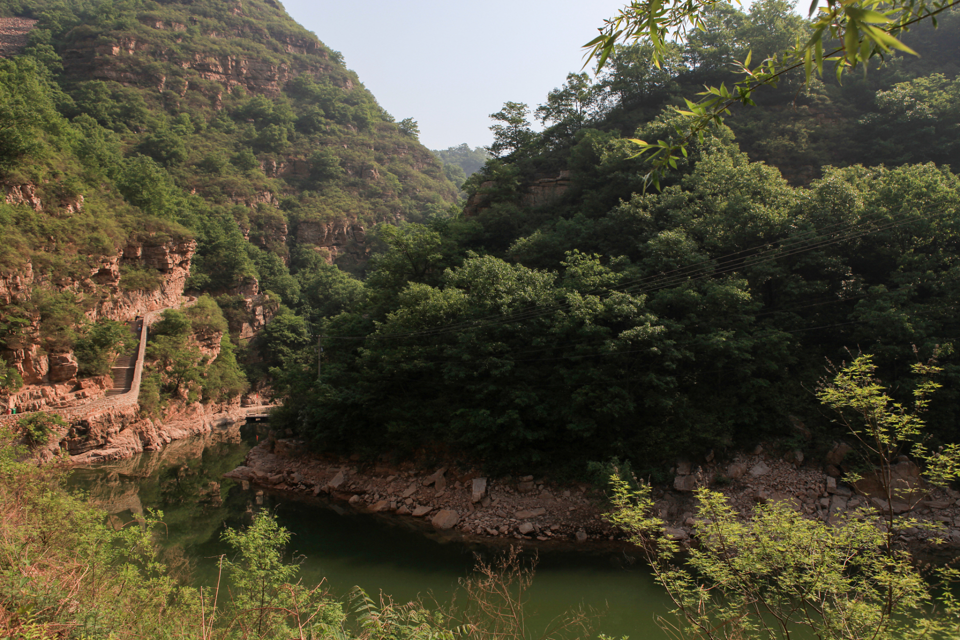 玉渡山位于北京市延庆区西北部,是燕山山脉中风景秀丽的山峰.