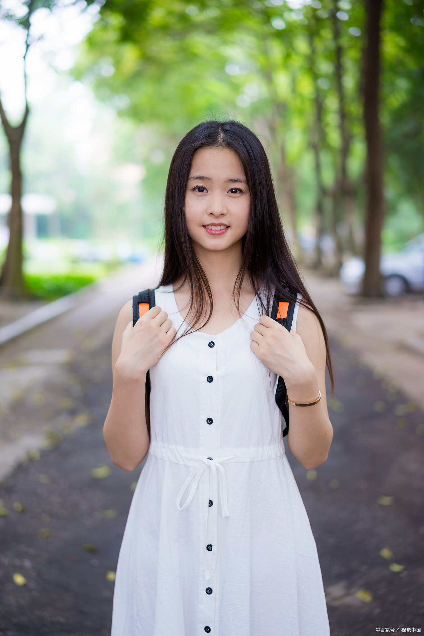 聚会结束后,张玲找上了我,语气恳切地说:她爸爸马上就55岁了,正在