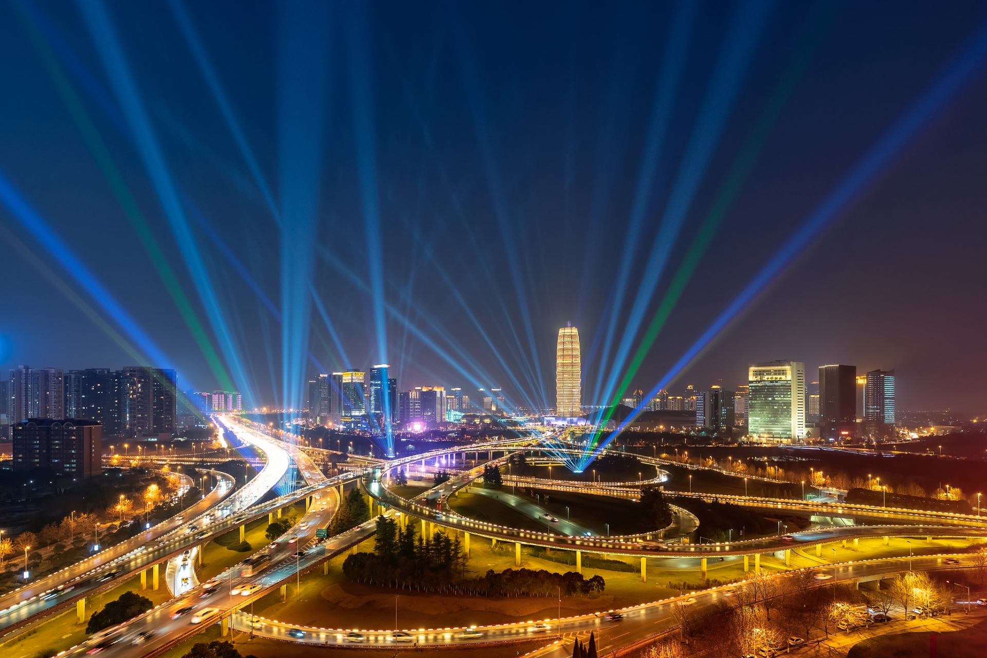 9515 郑州欣赏夜景好去处  99 地址:郑州市二七区二环支路35号
