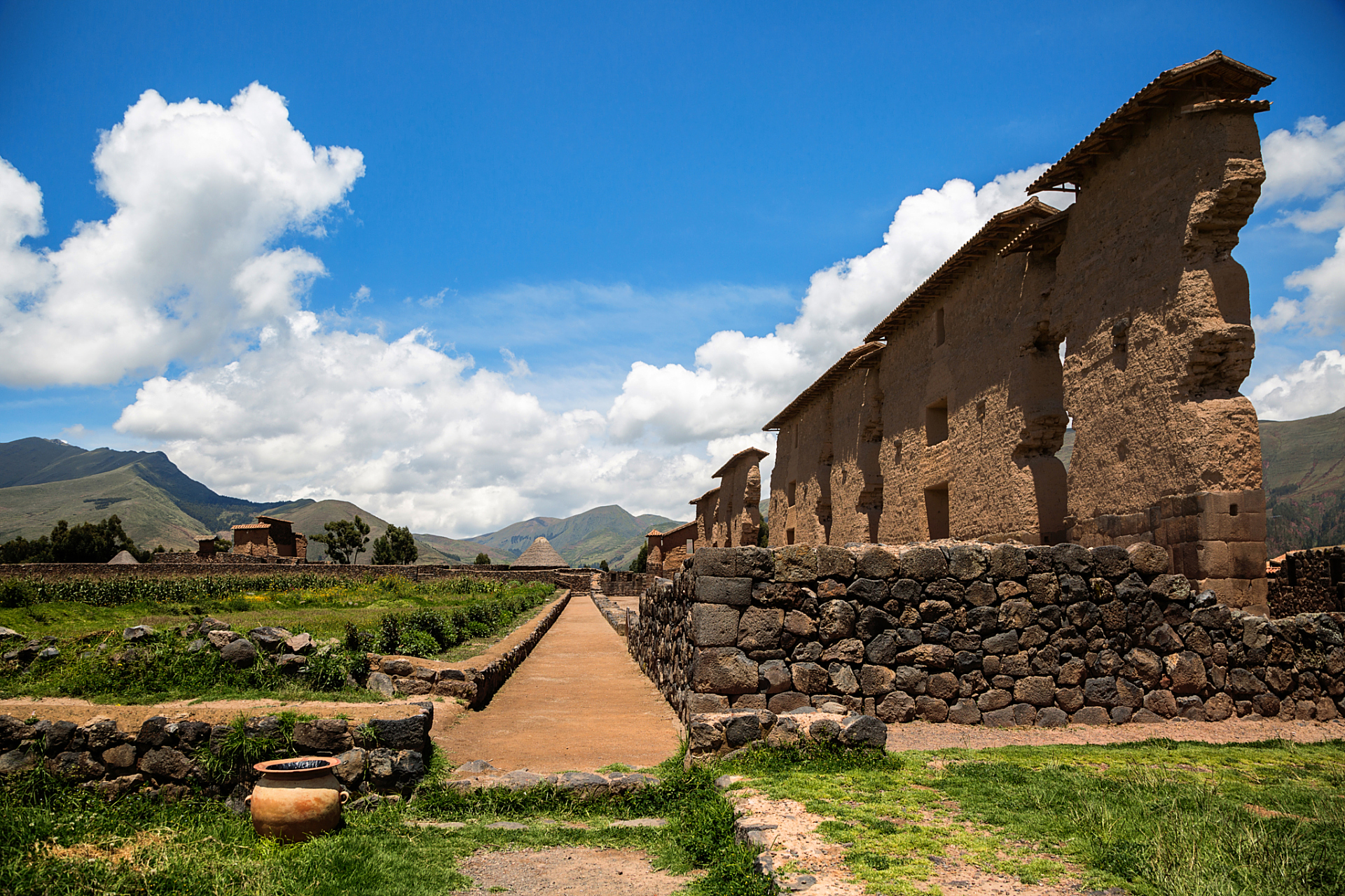 在绿意旅游中,曲西碉楼群是我国的宝藏.