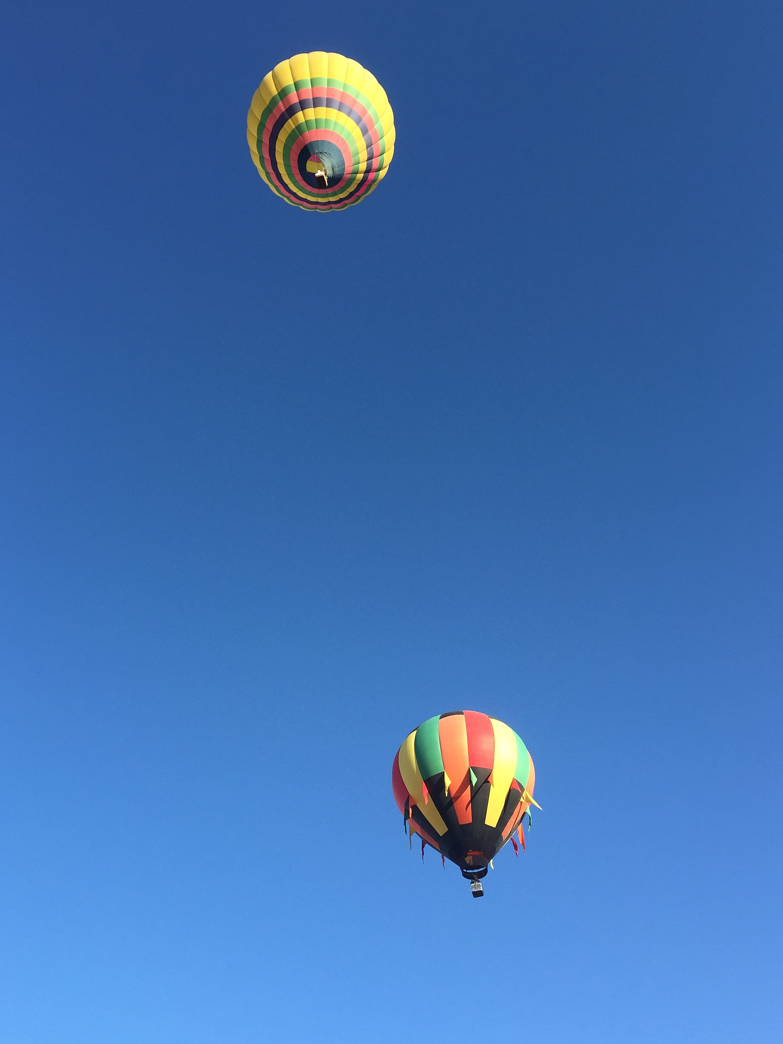 为什么热气球能够翱翔蓝天 在人类的航天器家庭中,有一类航天器,被称