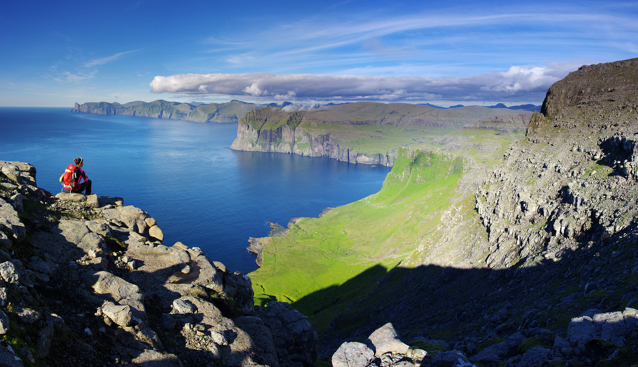 斯奈山半岛以其地貌多样,景色壮美而闻名,是冰岛必去的景点之一
