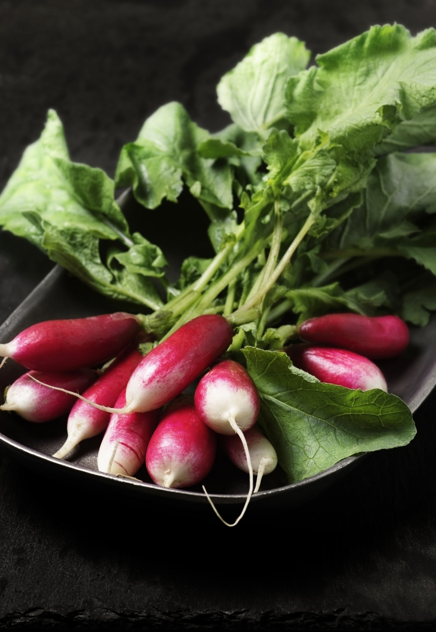 红萝卜,是一种常见的根菜类的主要蔬菜,又称红皮萝卜,它的生长和发育