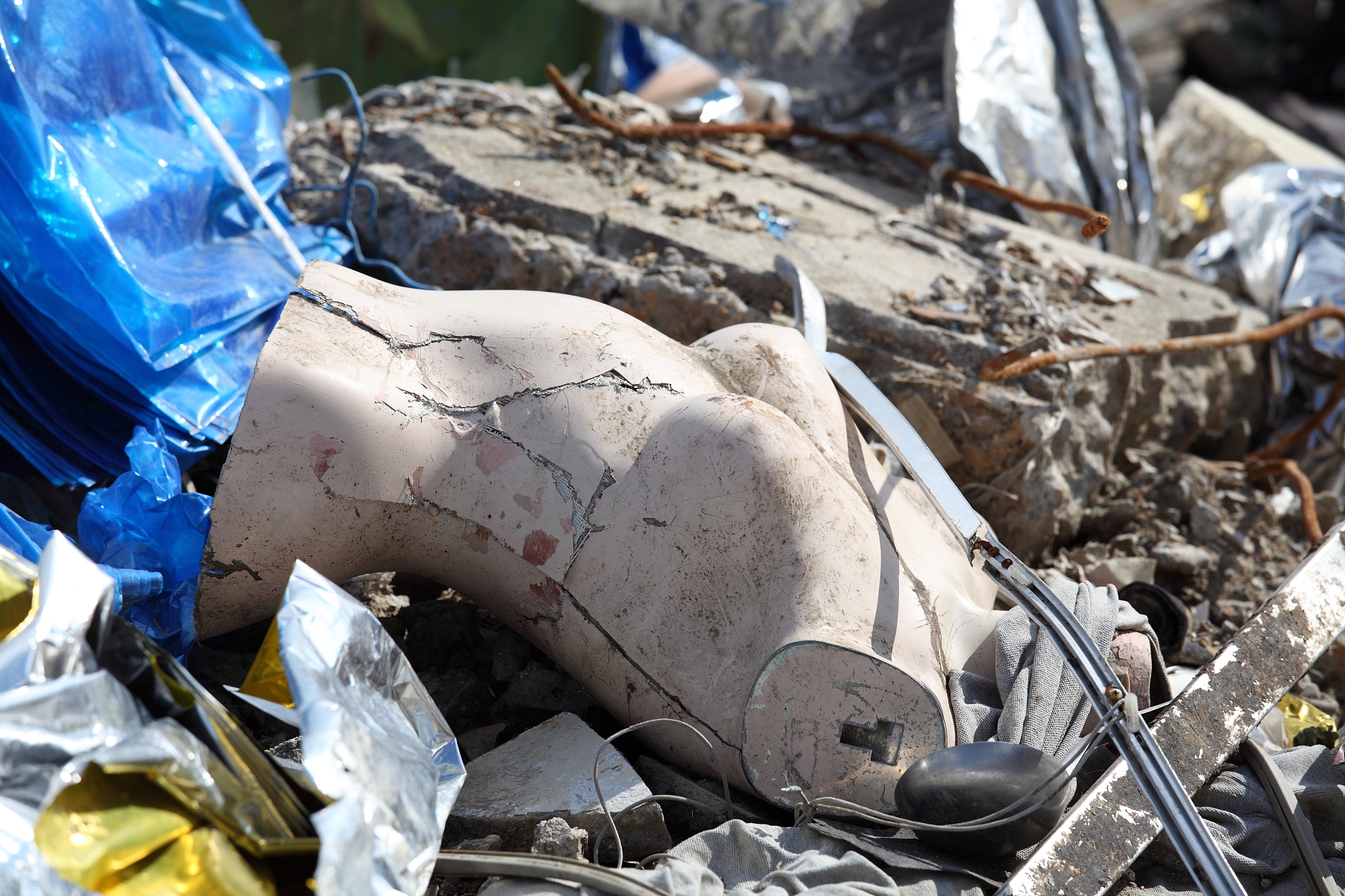 珠峰之巅,不仅是勇者的试炼场,也是未解之谜的沉睡地