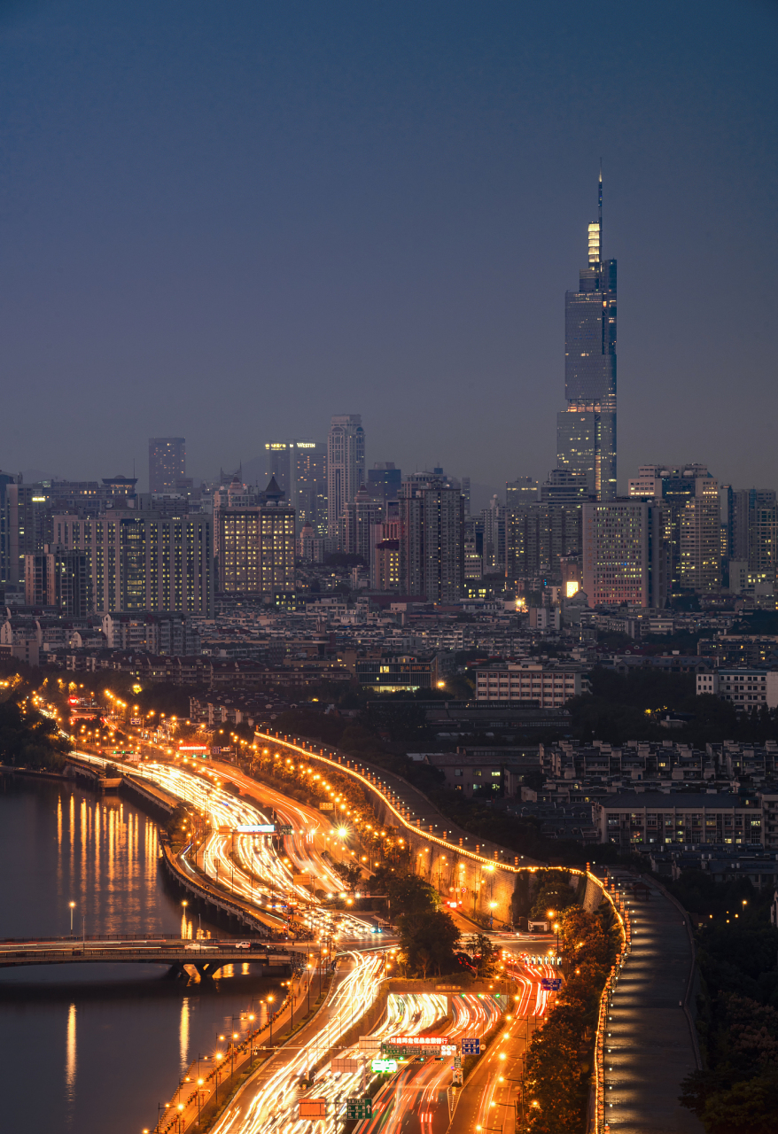 如果您正在寻找南京最美的夜景,那么您一定不要错过以下几个绝佳的