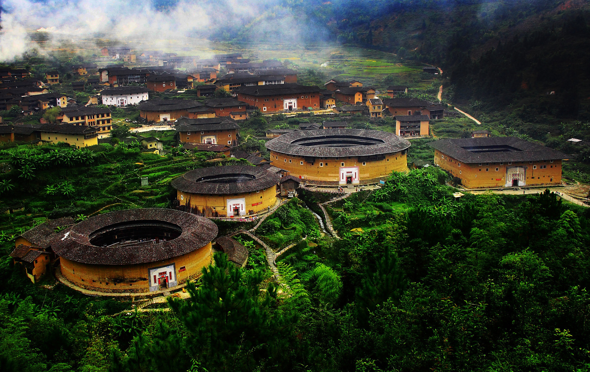 福建省位于中国东南沿海地区,是一个拥有丰富自然风光和悠久历史文化