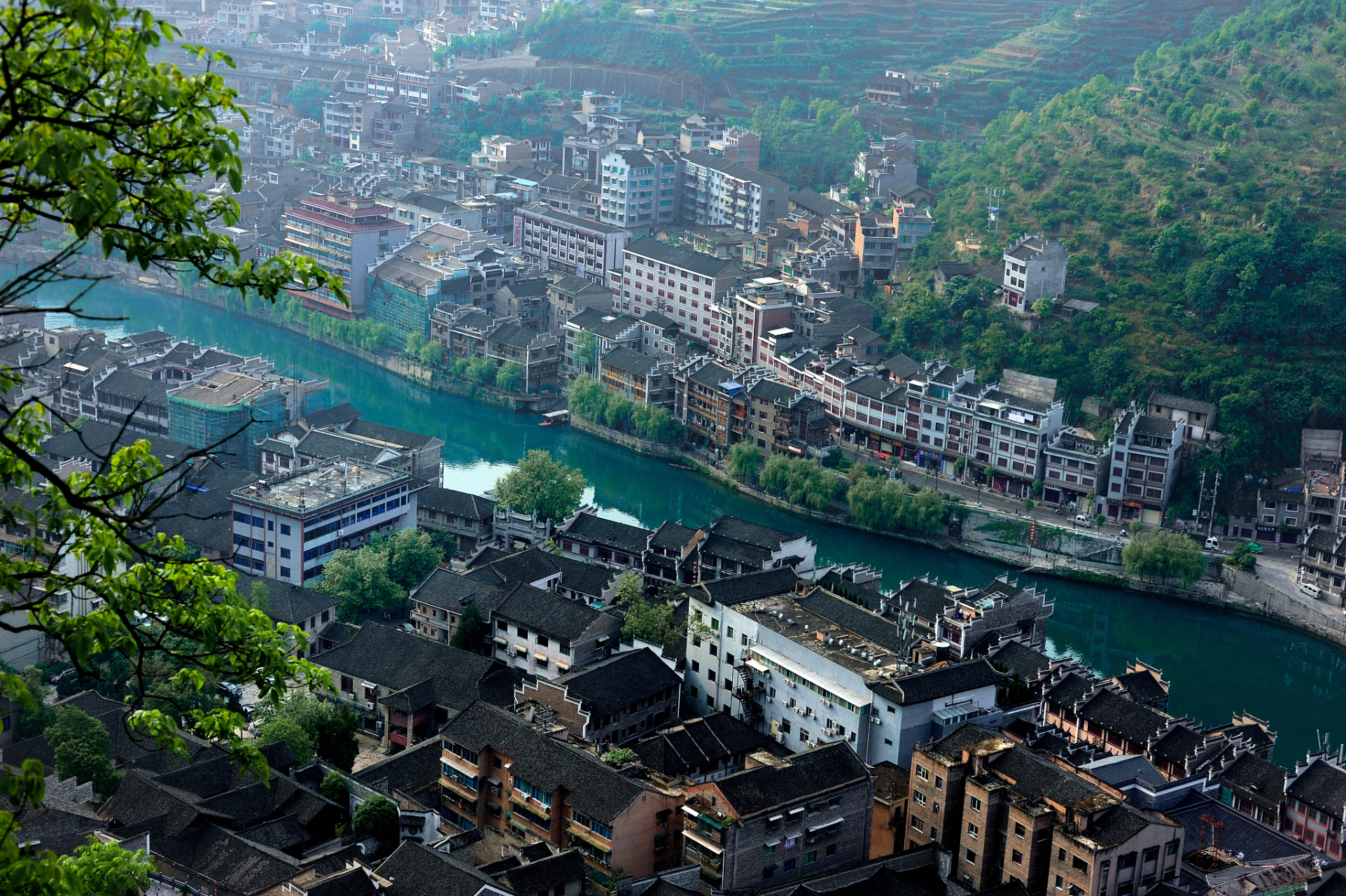 靖州的传统文化和历史积淀非常丰富,有着独特的苗族风情和侗族文化