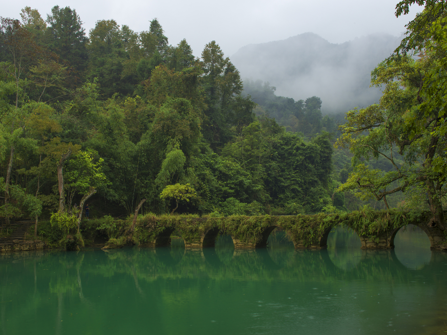 荔波小七孔风景区被评定为aaaa级旅游景区.