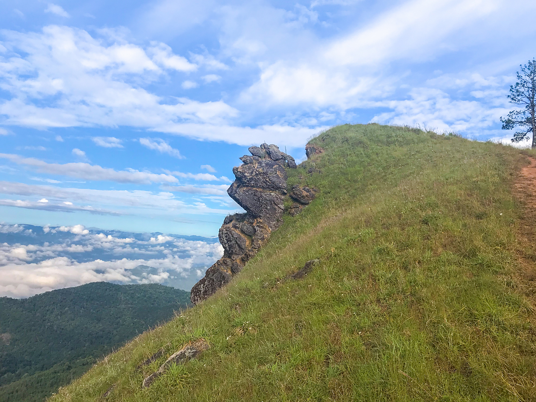 五皇山,原名"五皇岭",位于钦州市浦北县,距县城30公里,是浦北八景之一