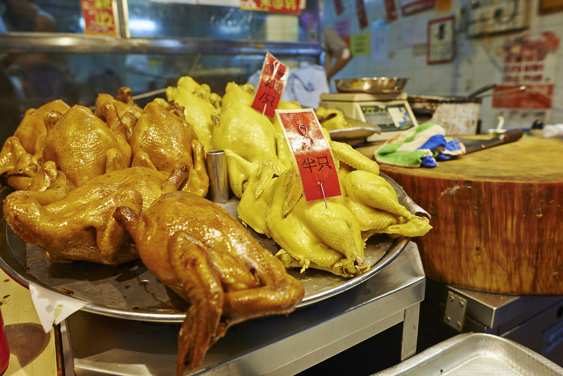 二毛烧鸡店成立于上世纪60年代,经过多年的发展,已经成为大名当地知名