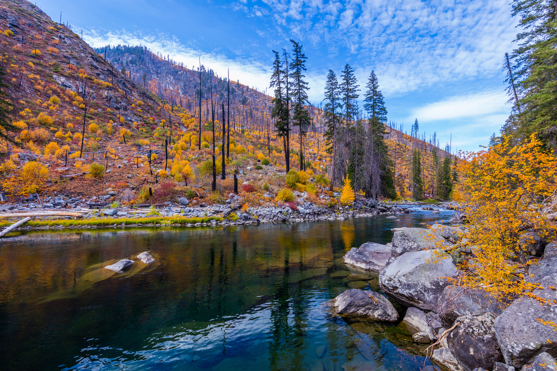 "好玩的坝子",米亚罗红叶景区位于四川省阿坝藏族羌族自治州理县境内