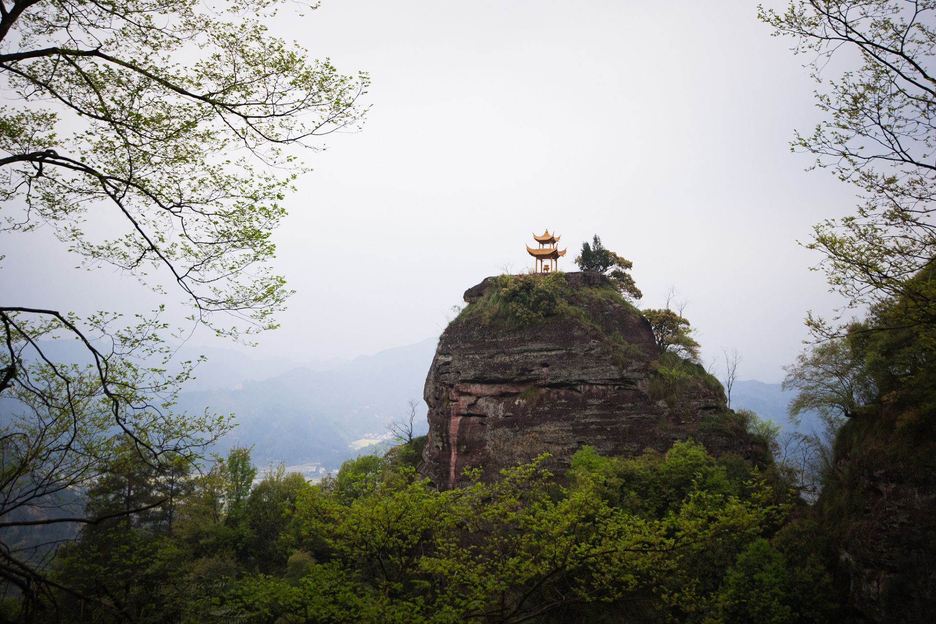 齐云山,这个位于安徽黄山市休宁县的风景名胜区,面积达到110平方公里