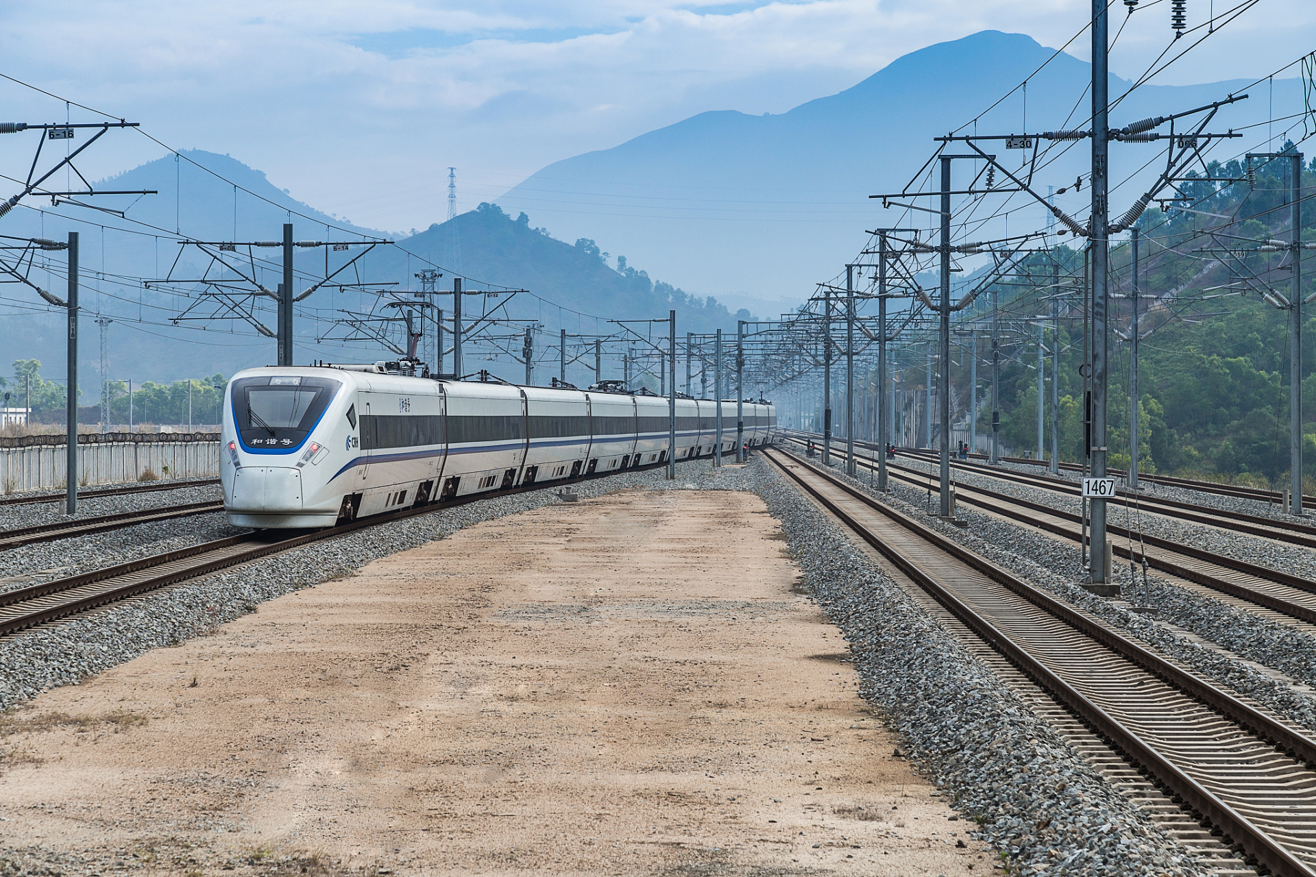 京九铁路,又称京九线,是中国的一条连接北京市至香港特别行政区的国家