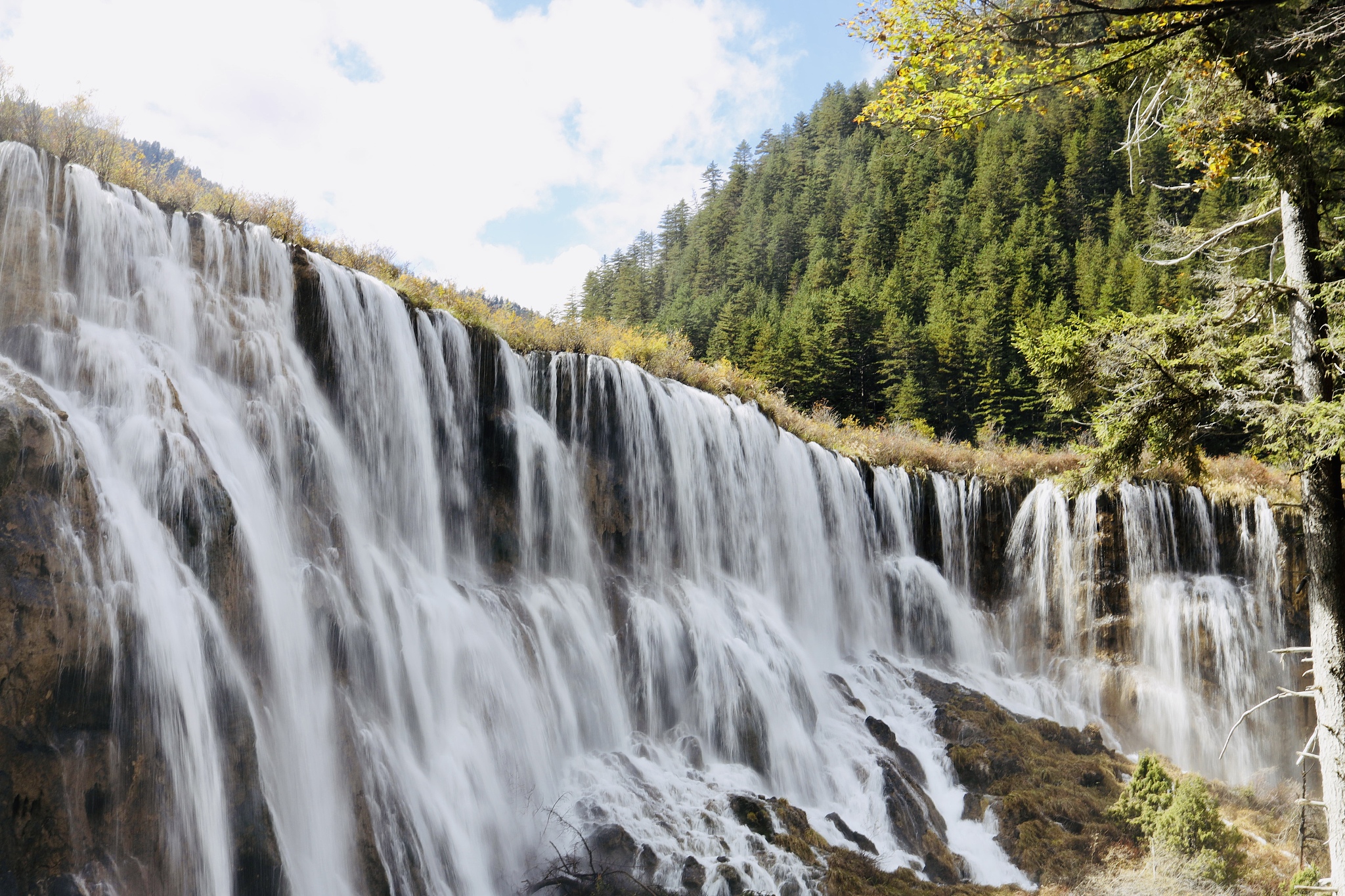 夏天去长白山,长白瀑布的壮观如何?