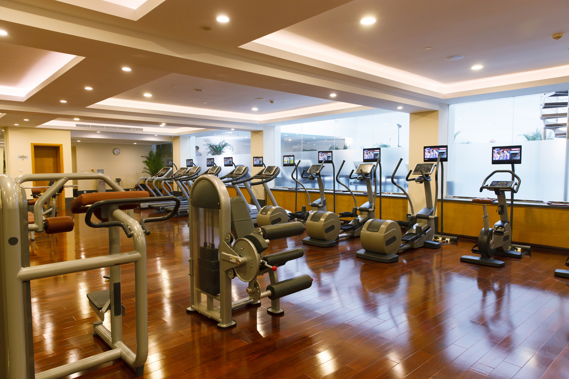 05 话说啊,有个小姐姐在健身房锻炼,结果半年时间被刷走了146万!