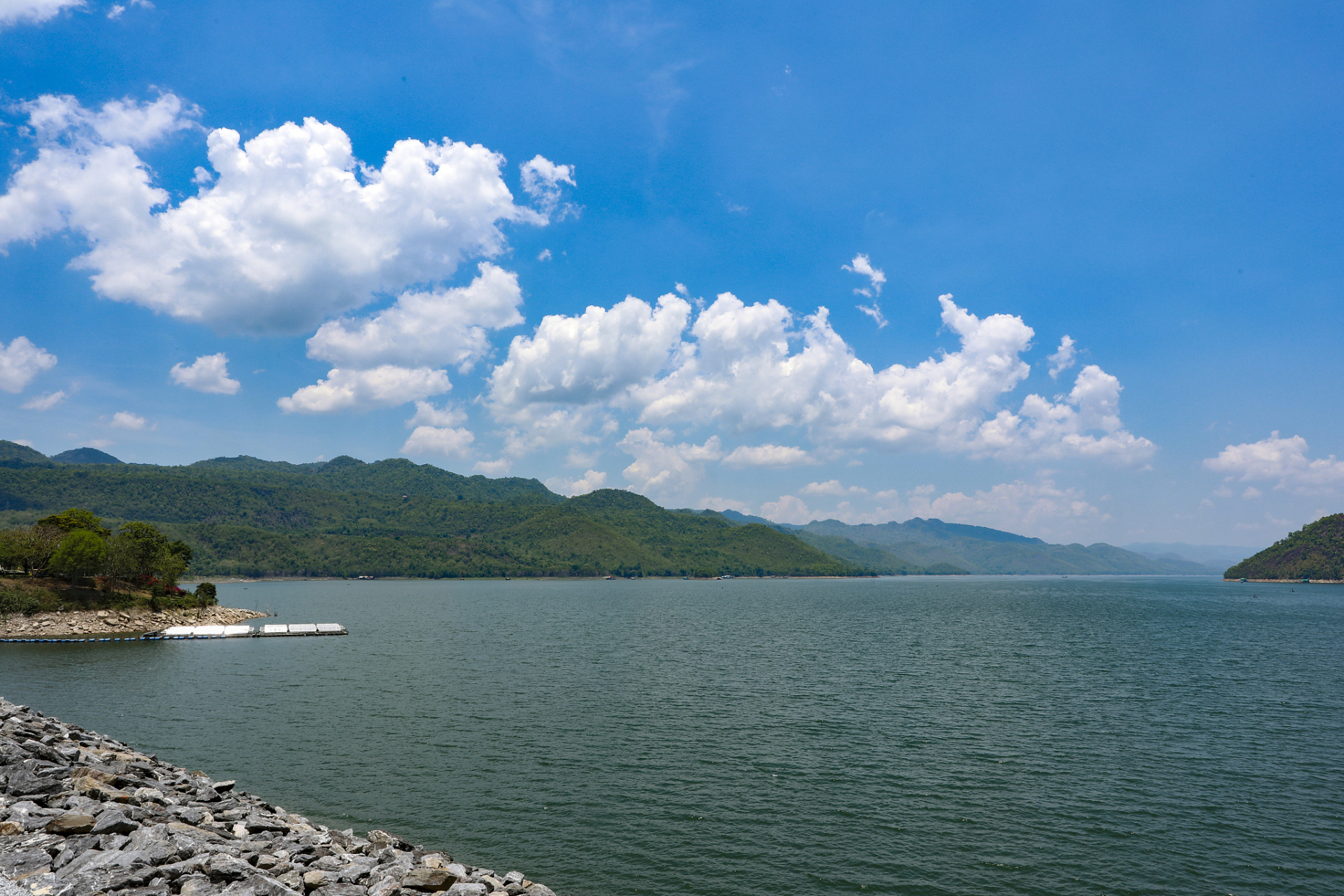 安徽的马尔代夫,景色秀美,却少有人知!  它,就是太平湖风景区.